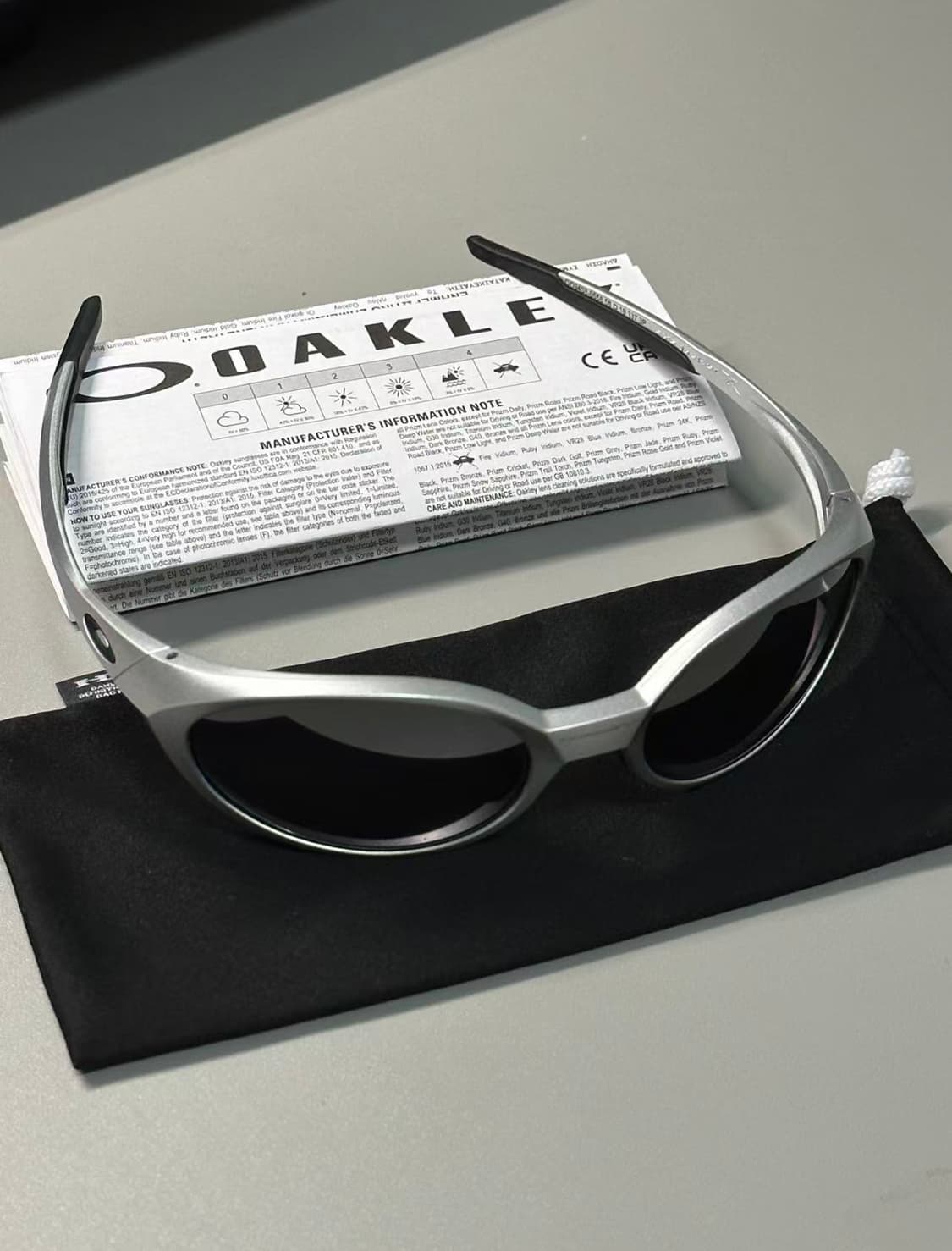 오클리 아이 자켓 리덕스 실버 프레임 프리즘 블랙 폴러라이즈드 렌즈 하이 상품이미지1