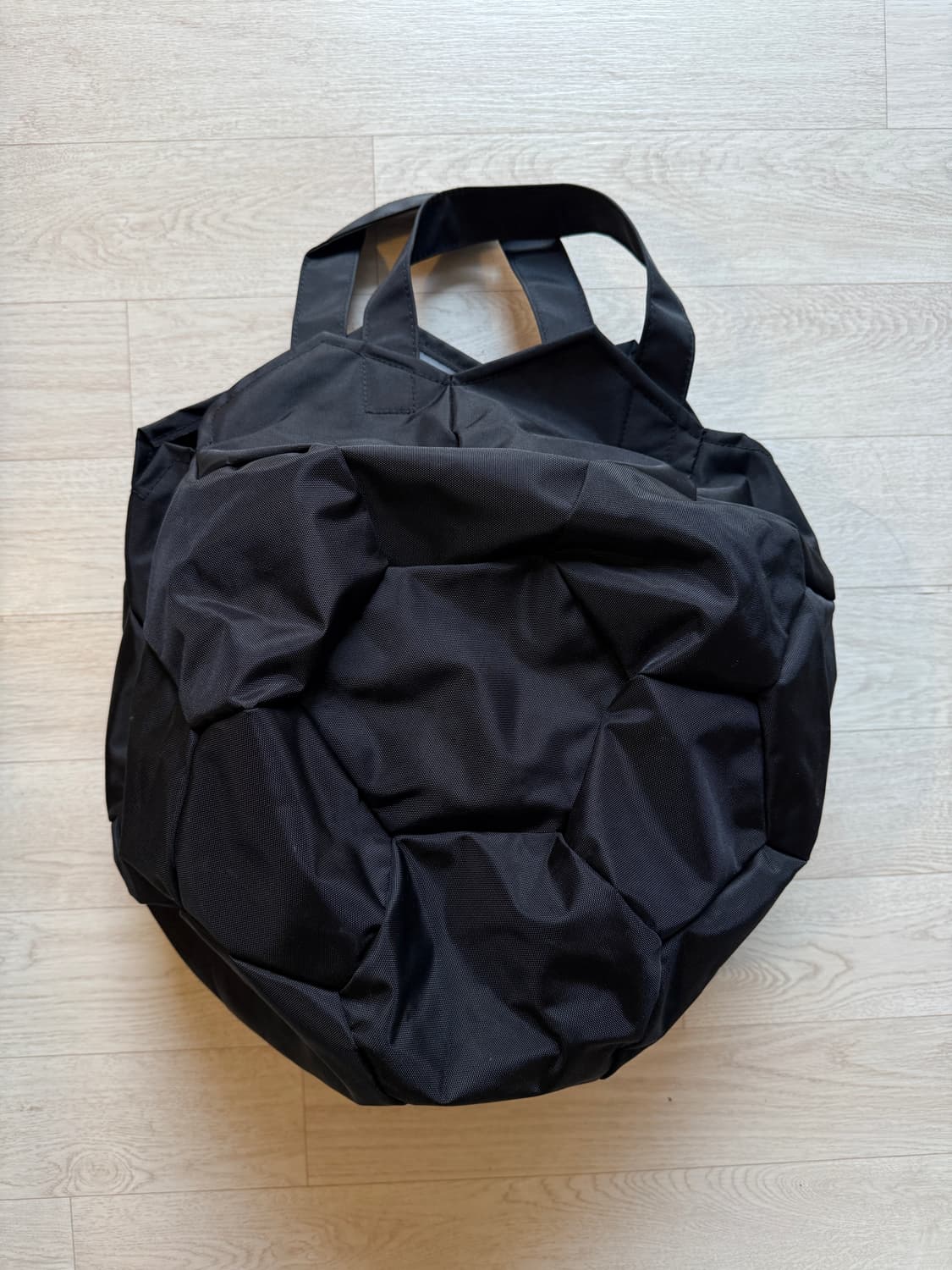 꼼데가르송 싸커볼 토트백 - 블랙 상품이미지1