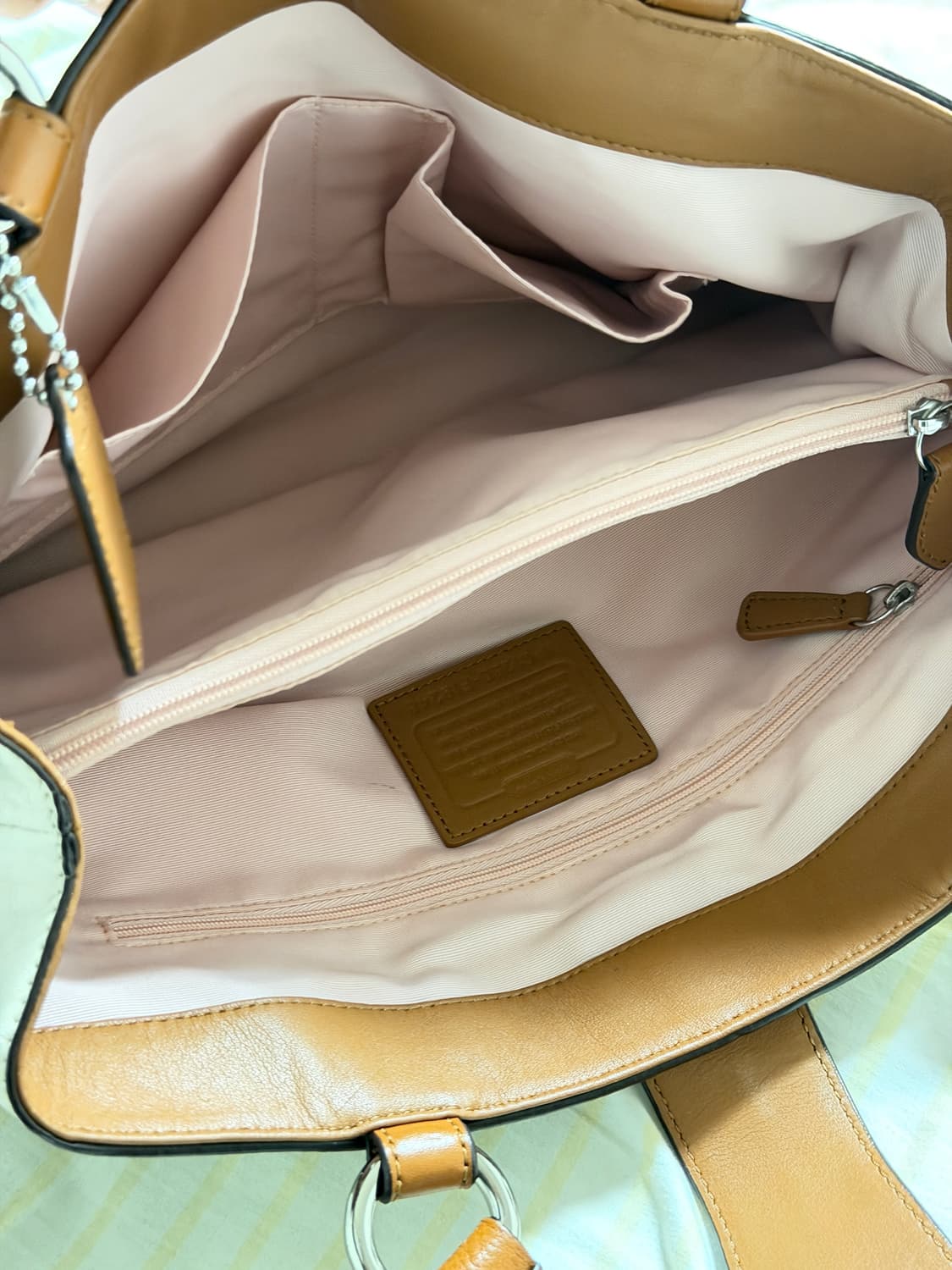 코치 아이보리 숄더백 상품이미지4