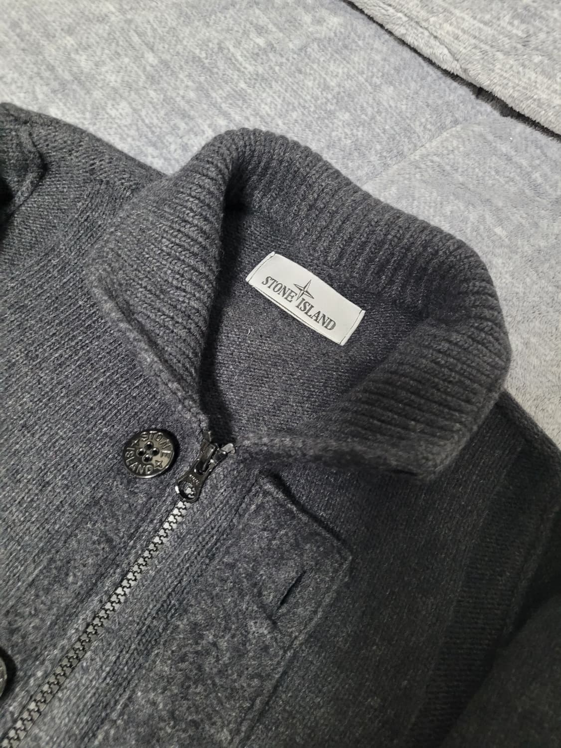 스톤아일랜드 램스울 울니트 가디건 다크그레이 상품이미지7