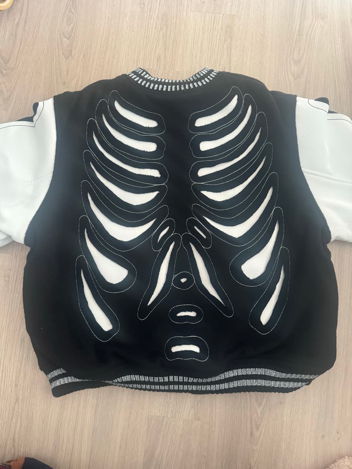 써저리 본 바시티자켓 상품이미지2