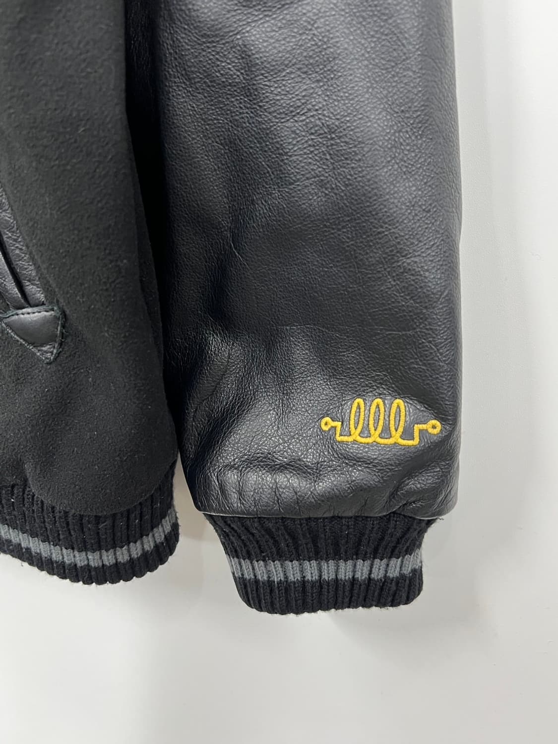 솔드아웃팩토리 안감 레오파드 퀼팅 소가죽 바시티 자켓 상품이미지3