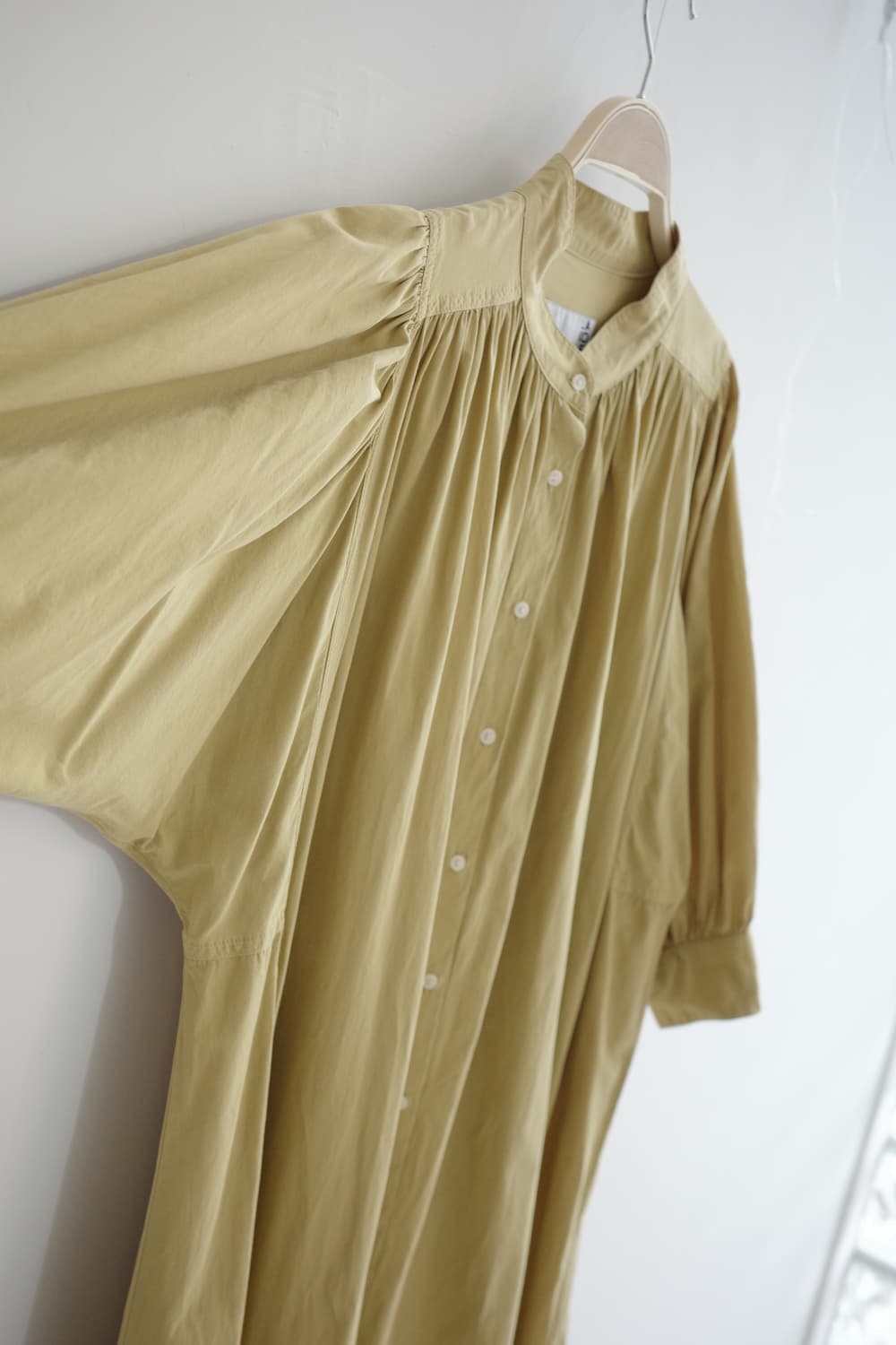 LAKOLE • 겨자색 퍼프 소매 샤링 셔츠  롱원피스 상품이미지7