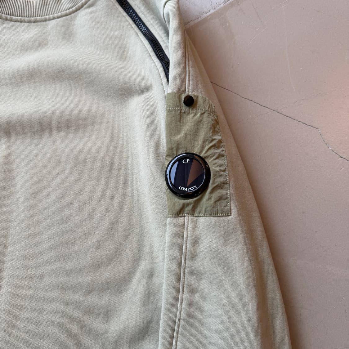 cp컴퍼니 커브드 집업 스웻셔츠 상품이미지5