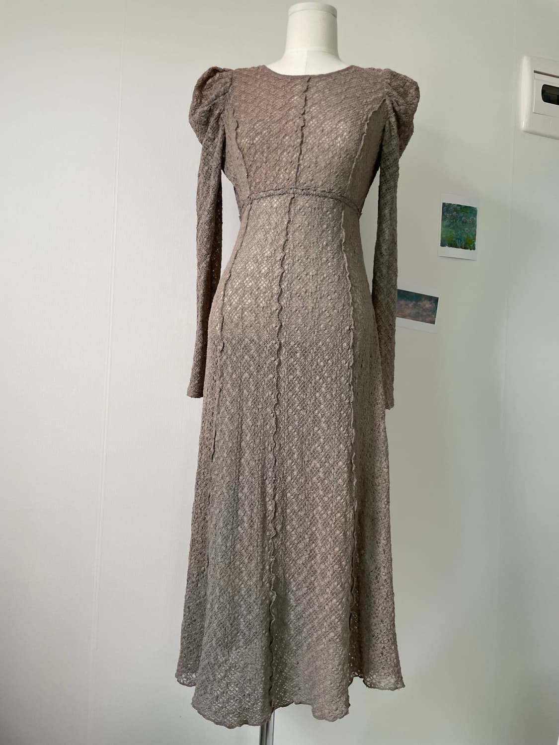 Tone-down beige long lace dres 상품이미지4