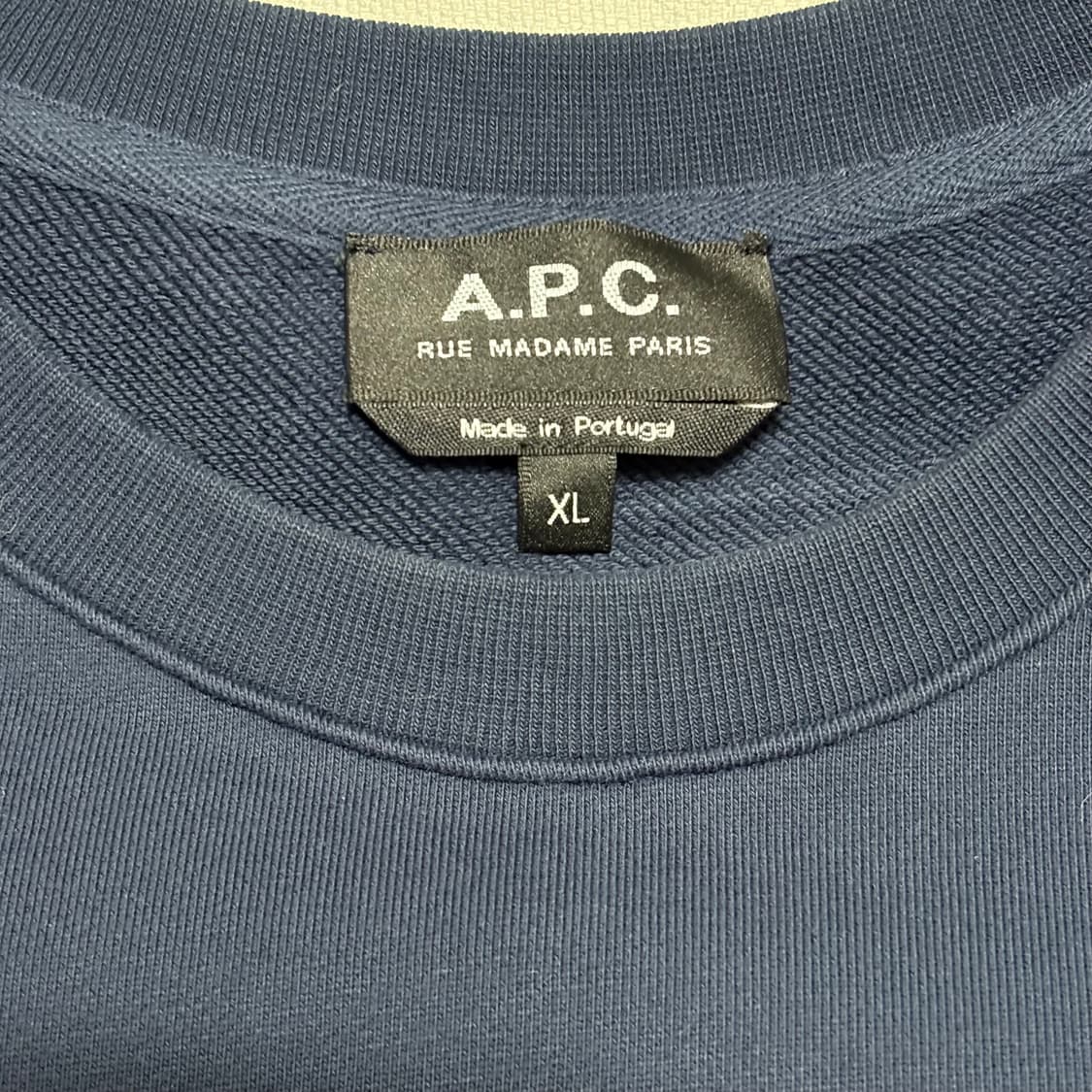 A.P.C. 스탠다드 르 마담 네이비 맨투맨 상품이미지3