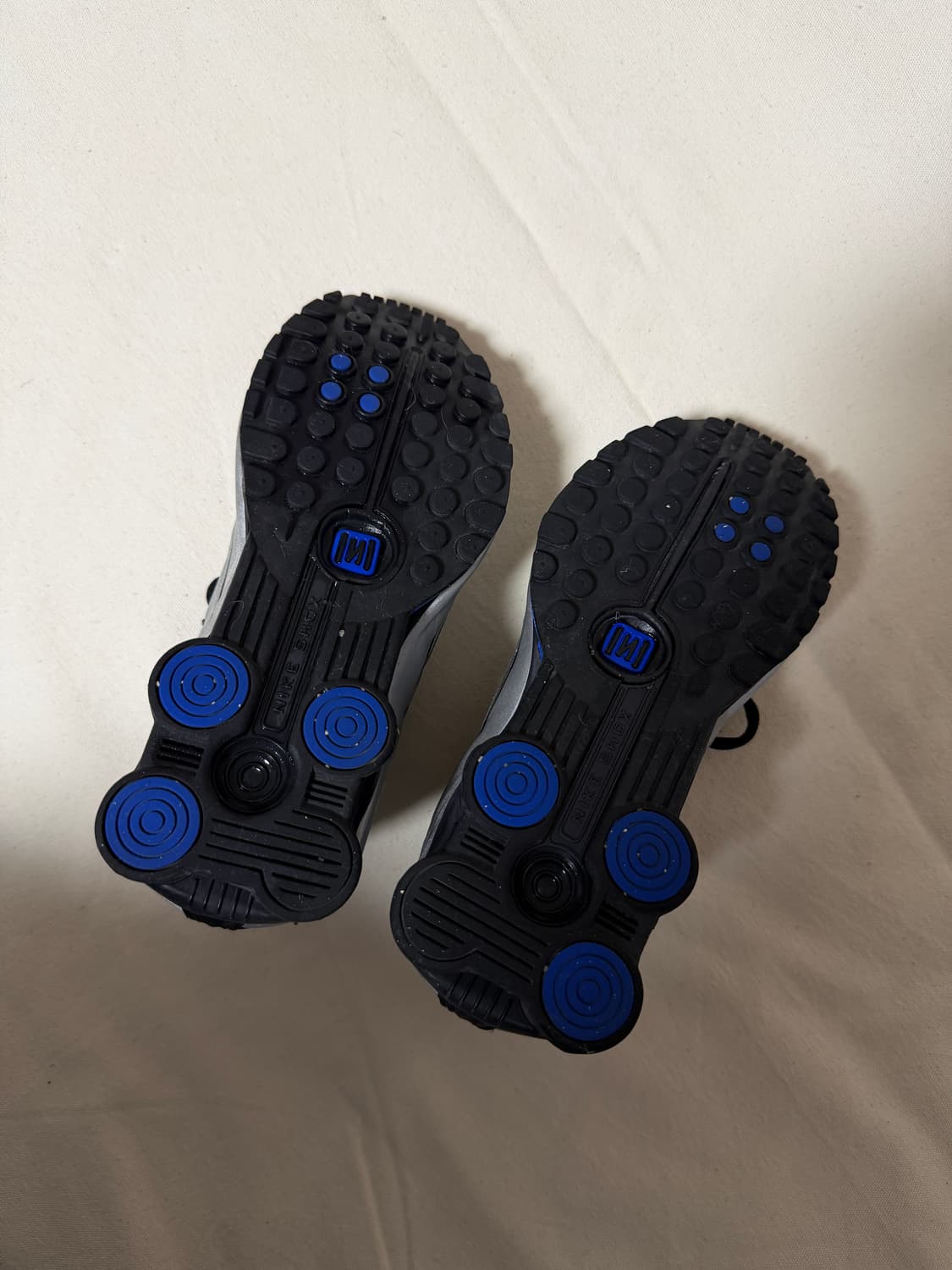 (W) 나이키 샥스 R4 메탈릭 실버 앤 블랙 상품이미지4