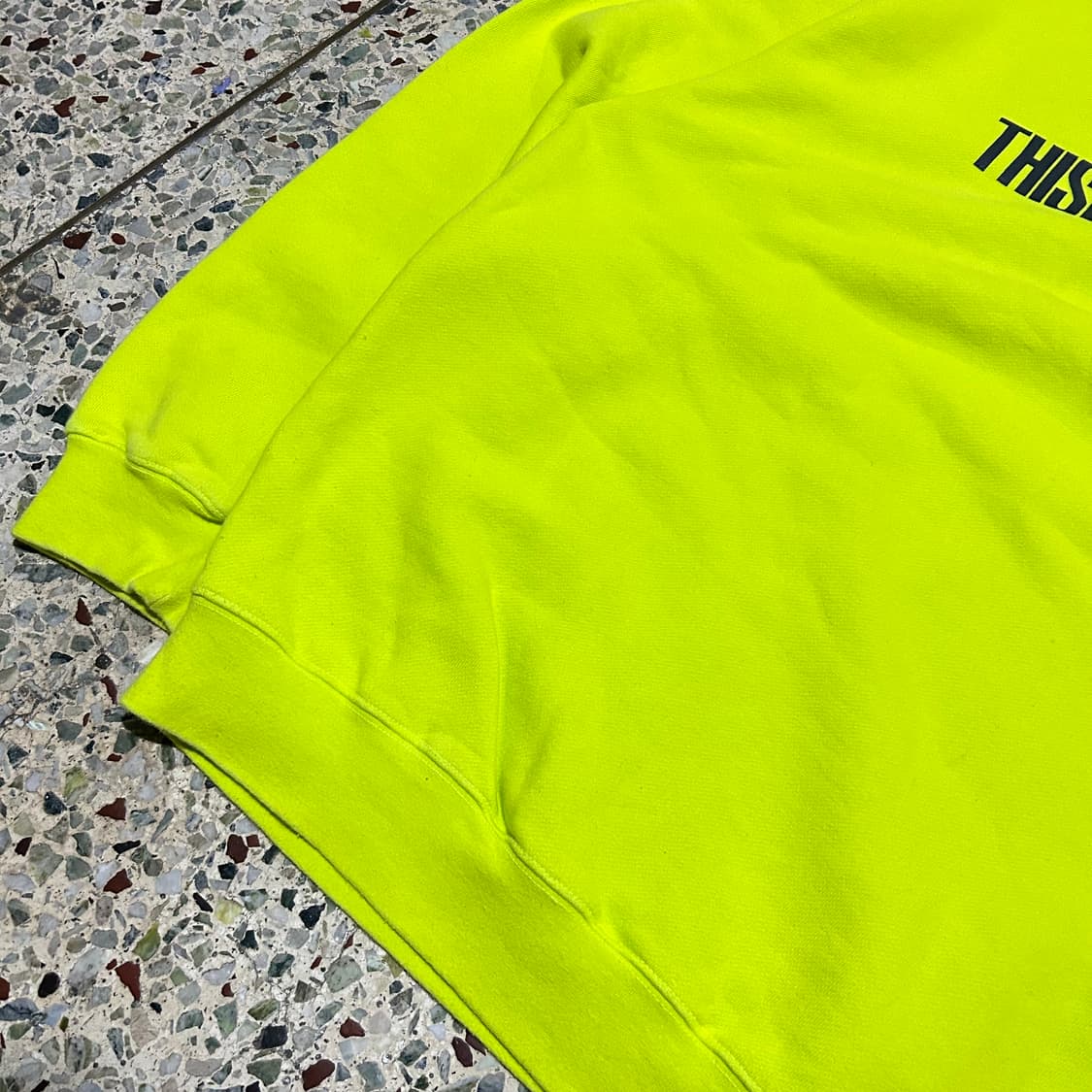 디스이스네버뎃 스펠로고 맨투맨 상품이미지3