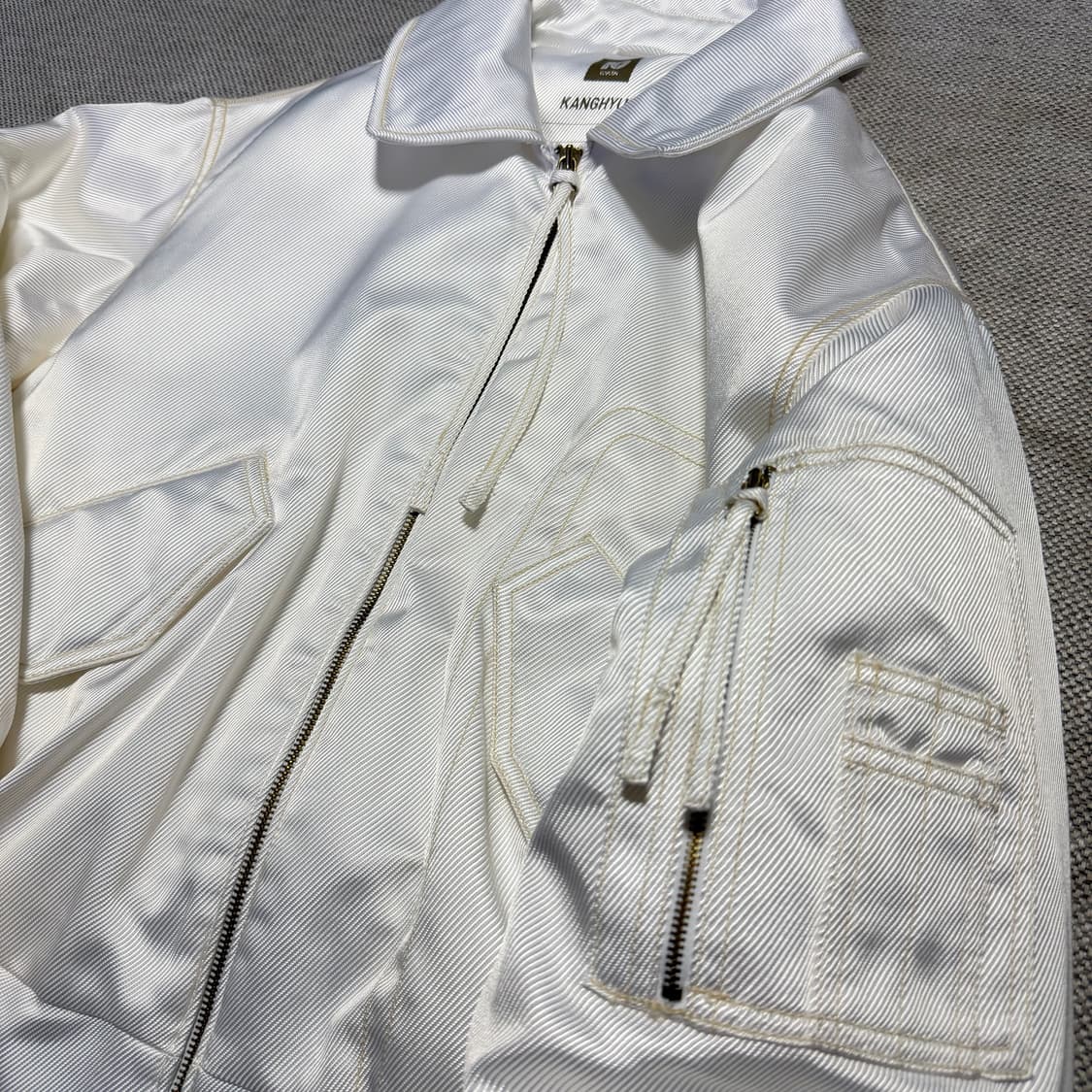 탑텐 x 강혁 화이트 봄버 자켓 상품이미지3