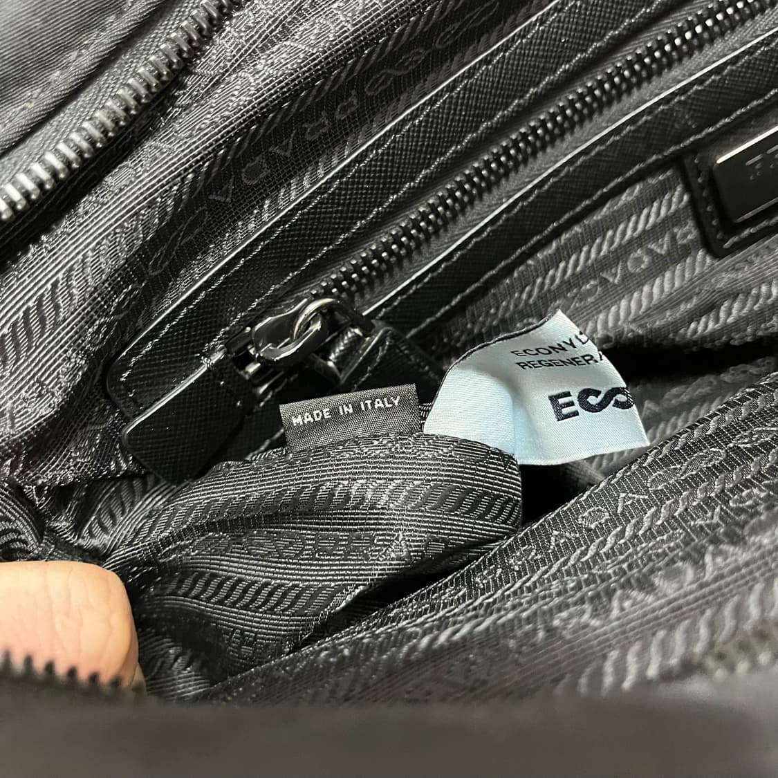 PRADA Re-NyIon Dark Classic Crossbag 상품이미지5