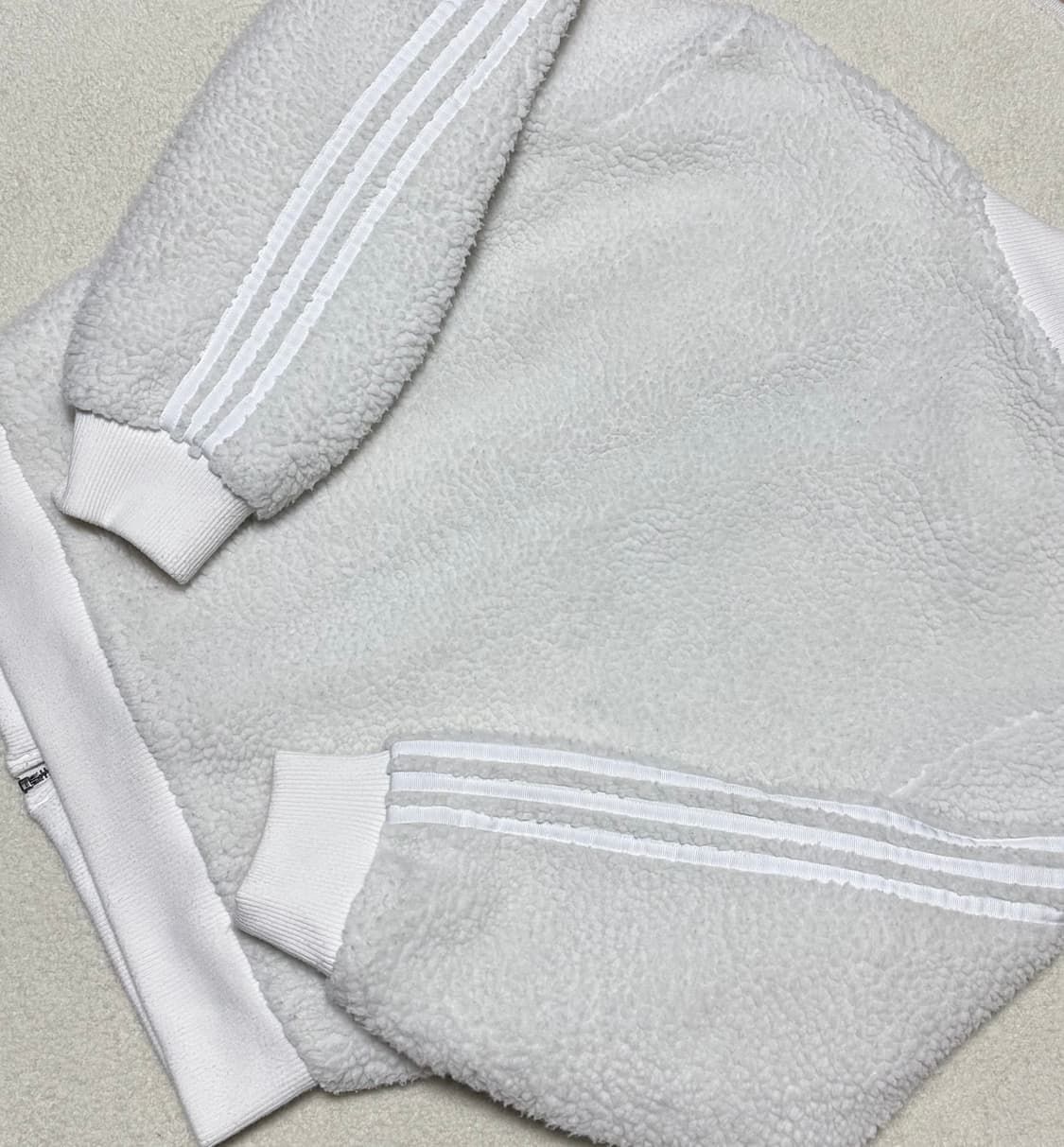 아디다스 아이보리 화이트 뽀글이 후리스 상품이미지7