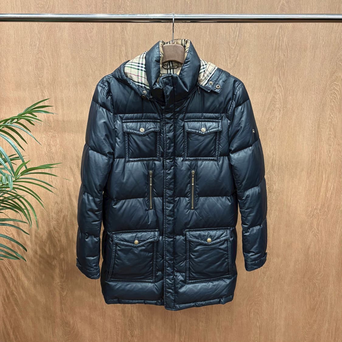 버버리 블랙 라벨 미디 후드 패딩 파카 소매 골드 로고 자수 디테일 블랙 상품이미지1