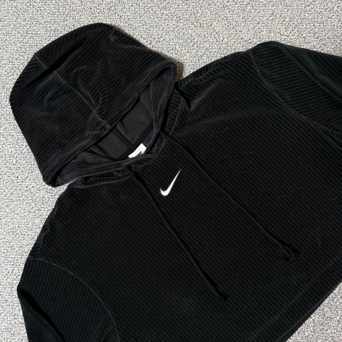 [정가 8만원] 나이키 크롭 벨벳 후드티 상품이미지3