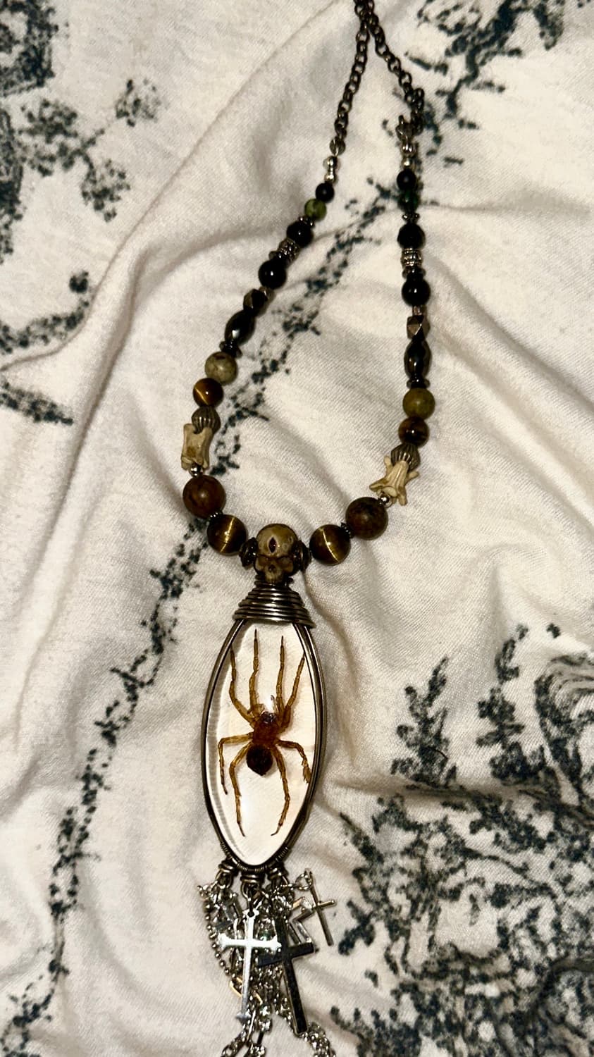 'VY001' taxidermied spider necklace 상품이미지1
