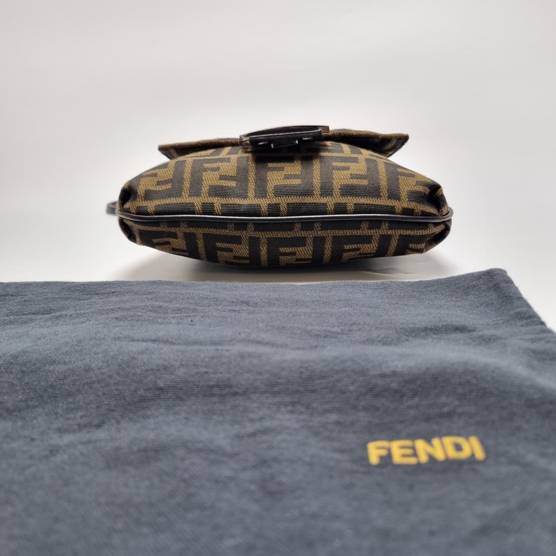 펜디 FENDI 주카 캔버스 브라운 숄더백 (최상급 크로스백) 상품이미지7