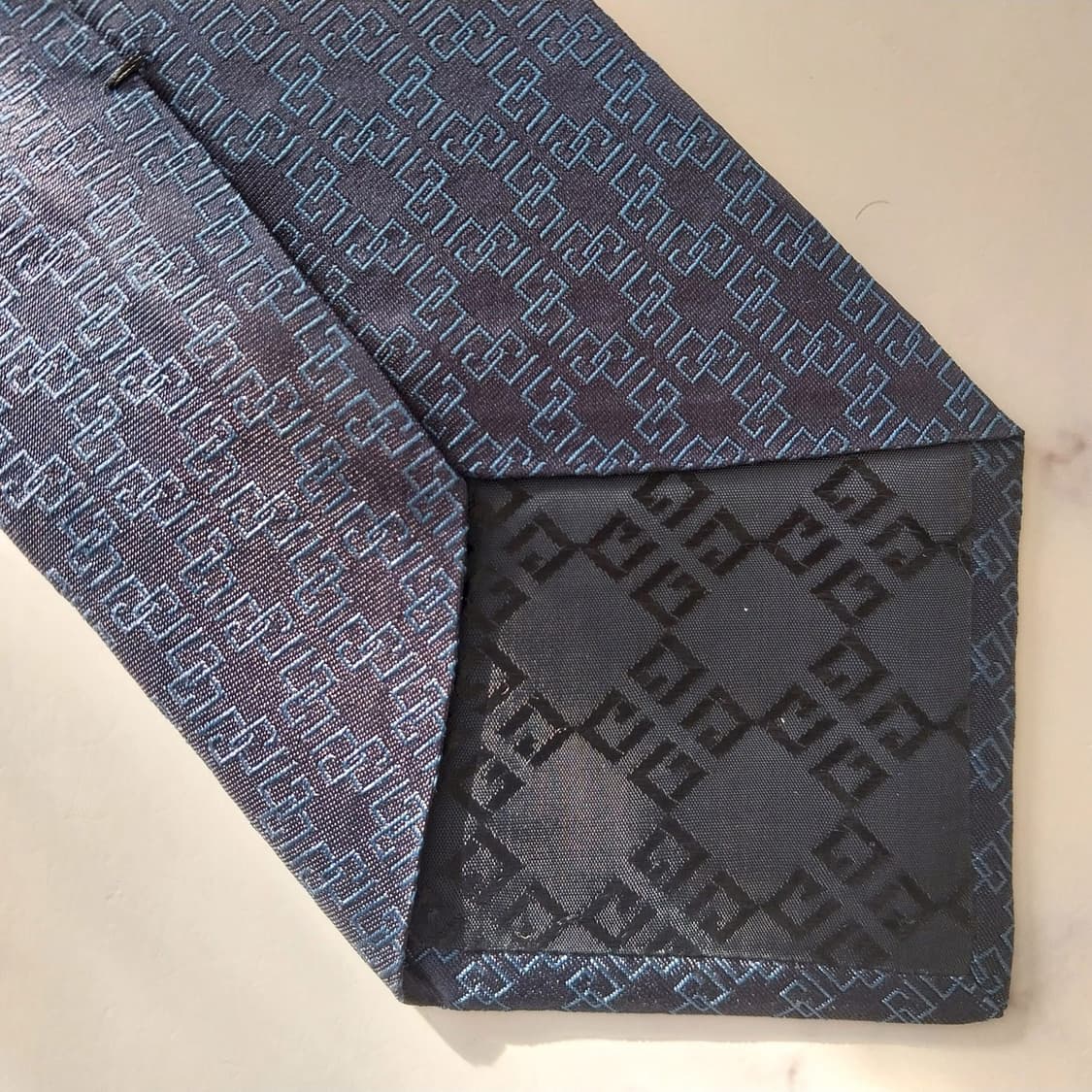 지방시 실크 네이비 로고 자카드 넥타이 9.8cm A+등급 K1557
 상품이미지9