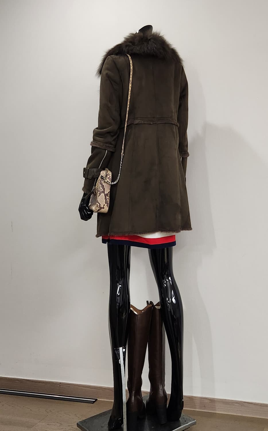 딥카키 무스탕코트 상품이미지5