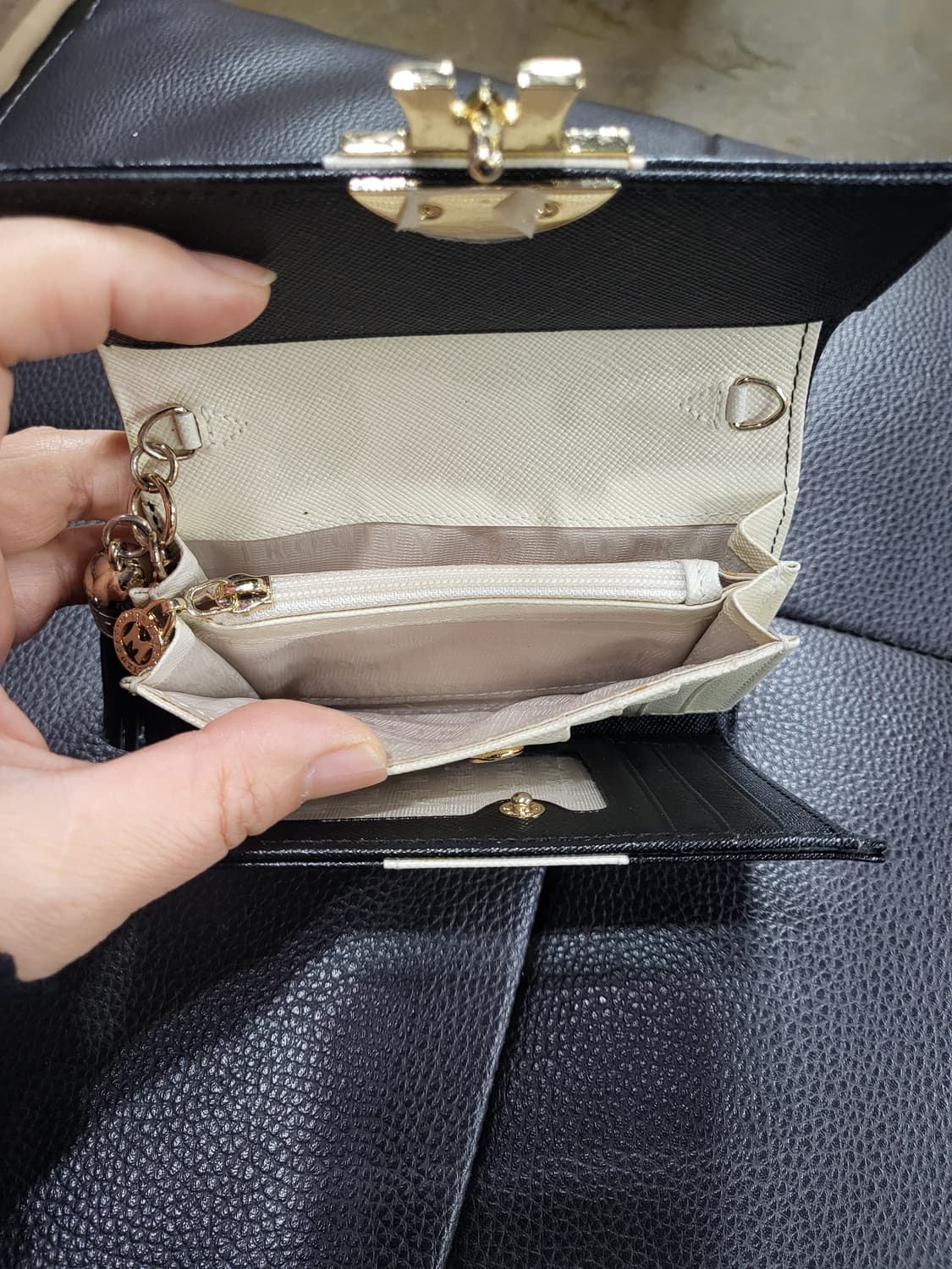 메트로시티 사피아노 반지갑 상품이미지7