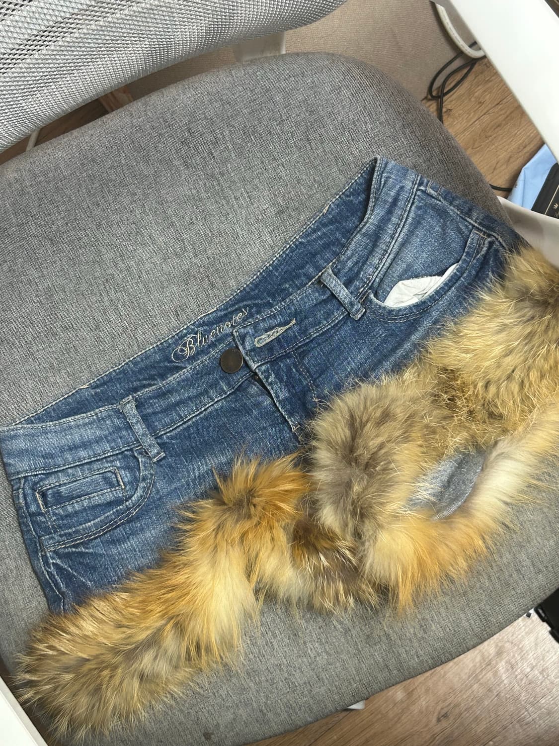 와이즈걸 에서 산 y2k 퍼 반바지 팝니당 상품이미지2