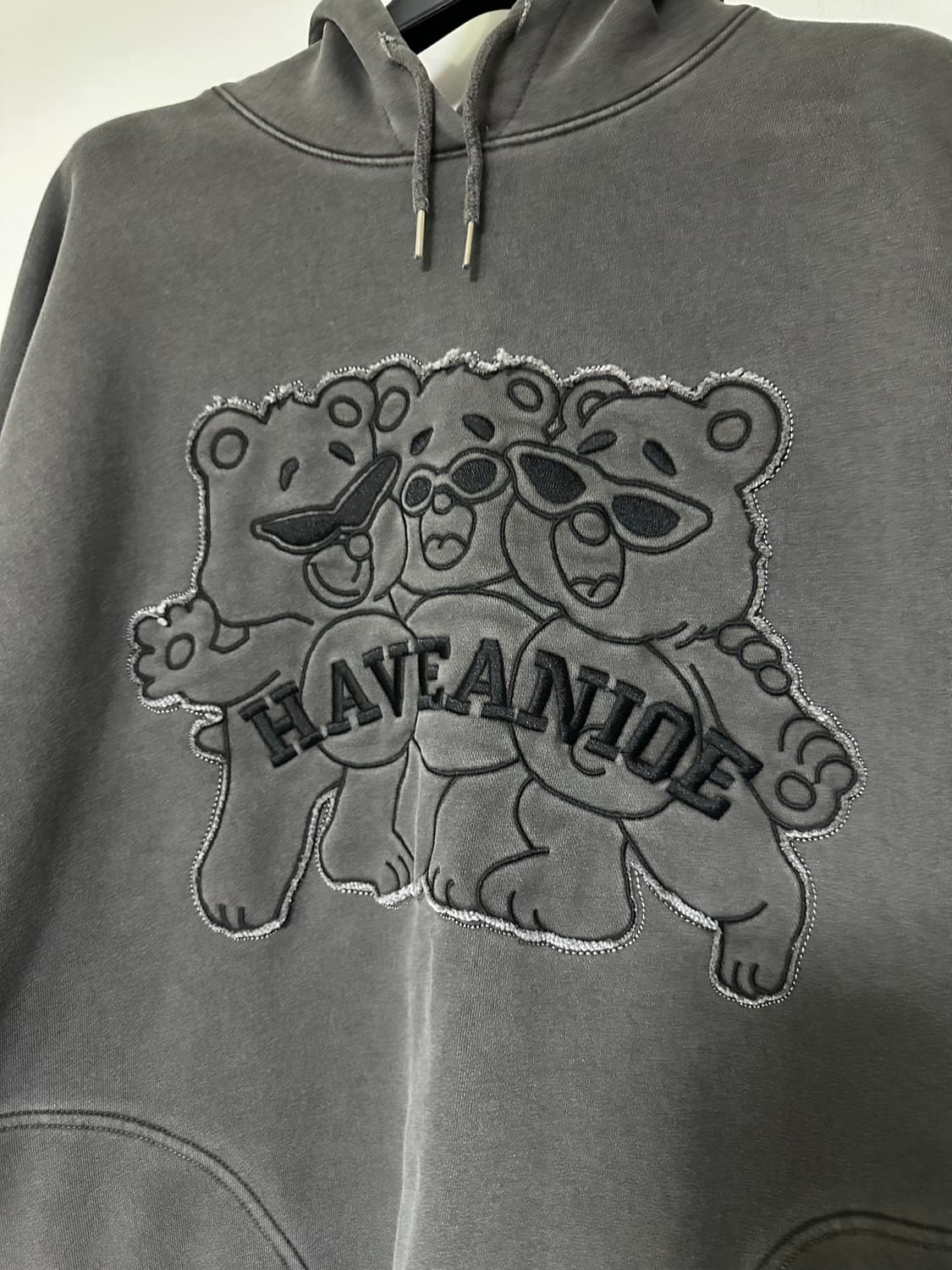 VENETUS 브랜드의 곰돌이 자수 오버핏 후드티 상품이미지2