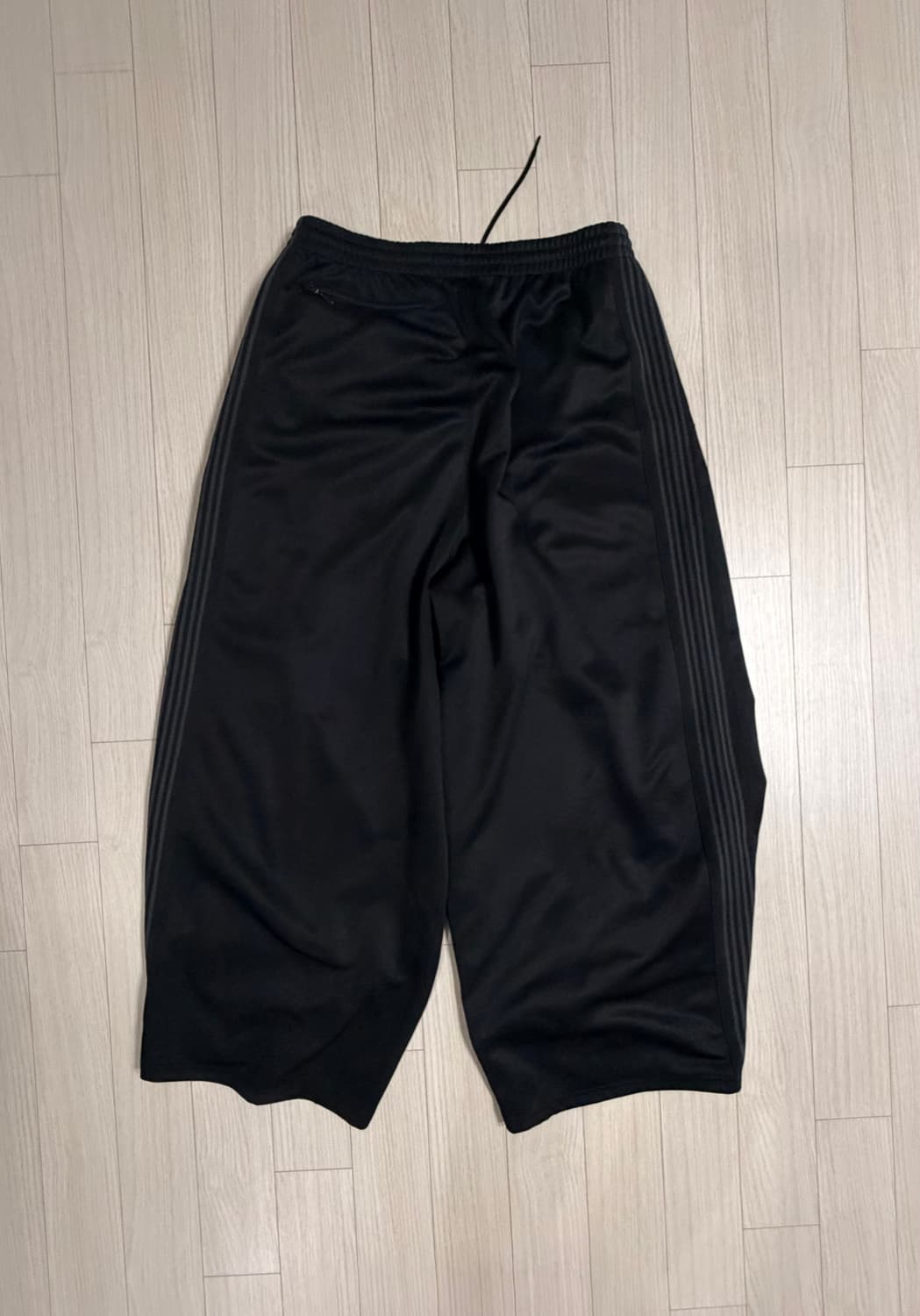 니들스 x 스튜디오스 h.d 트랙팬츠 m 팝니다 상품이미지2