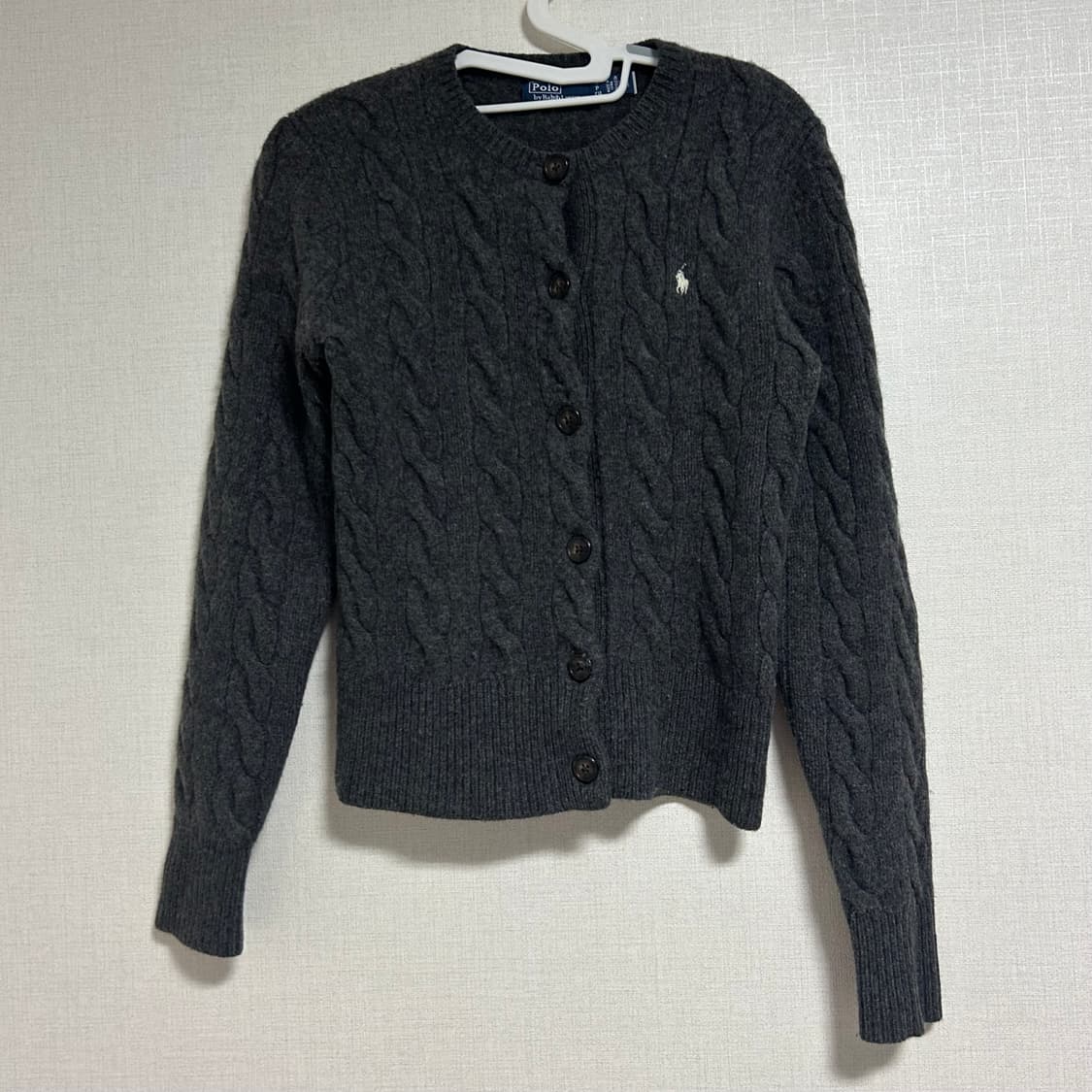 폴로 랄프로렌 신형 큐알 꽈배기 케이블 니트 울 캐시미어 가디건 그레이 상품이미지6