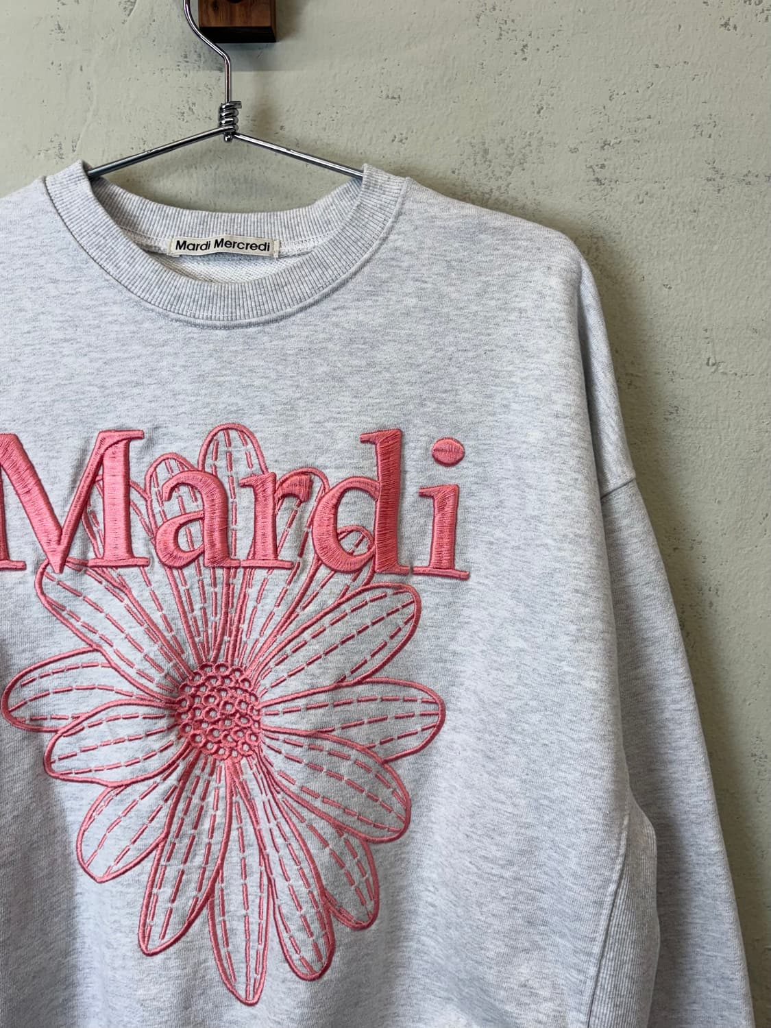 마르디메크르디 플라워 로고 맨투맨 상품이미지2