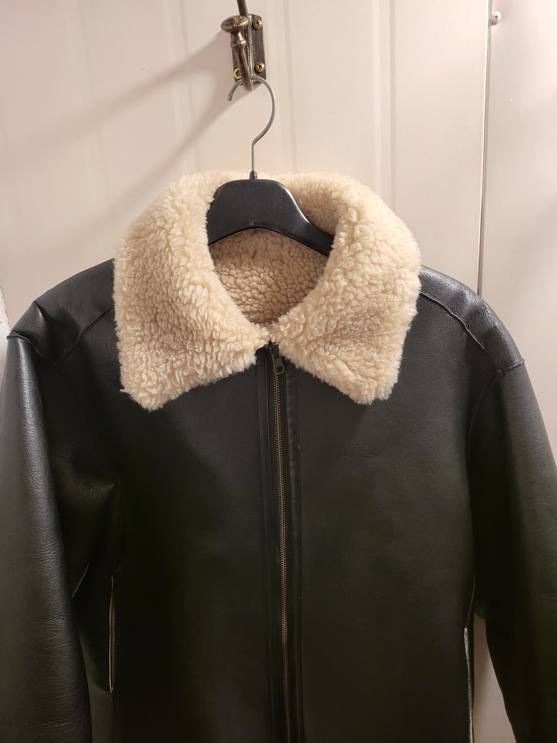 파사드패턴 램스울 블랙 무스탕 상품이미지2