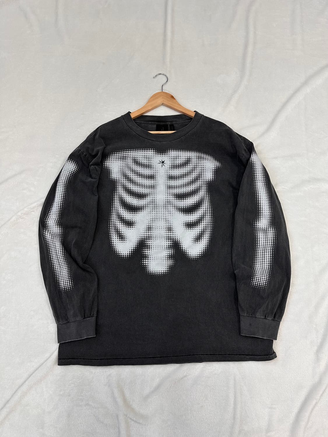 (L)다크룸스튜디오x찬스클로딩 본즈 롱 슬리브 상품이미지1