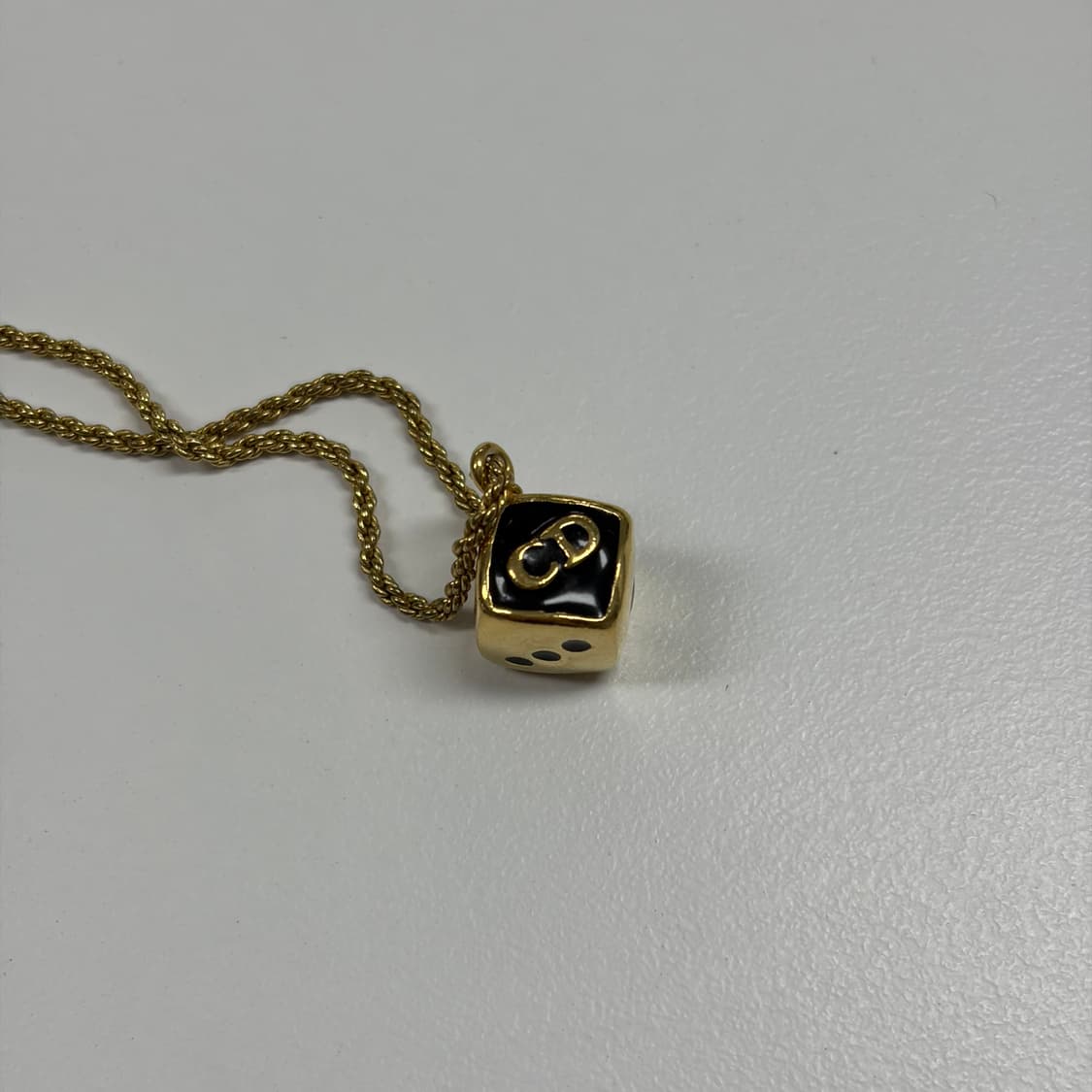 디올 주사위 목걸이 상품이미지1