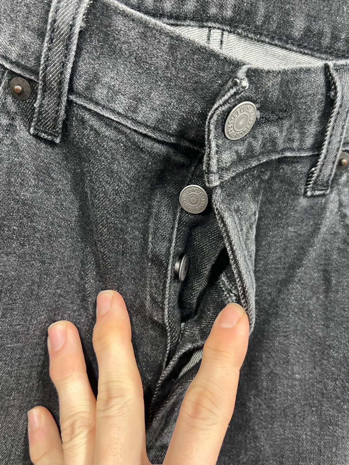 리바이스 501 스트레이트 버튼플라이 흑청 데님 팬츠 상품이미지4