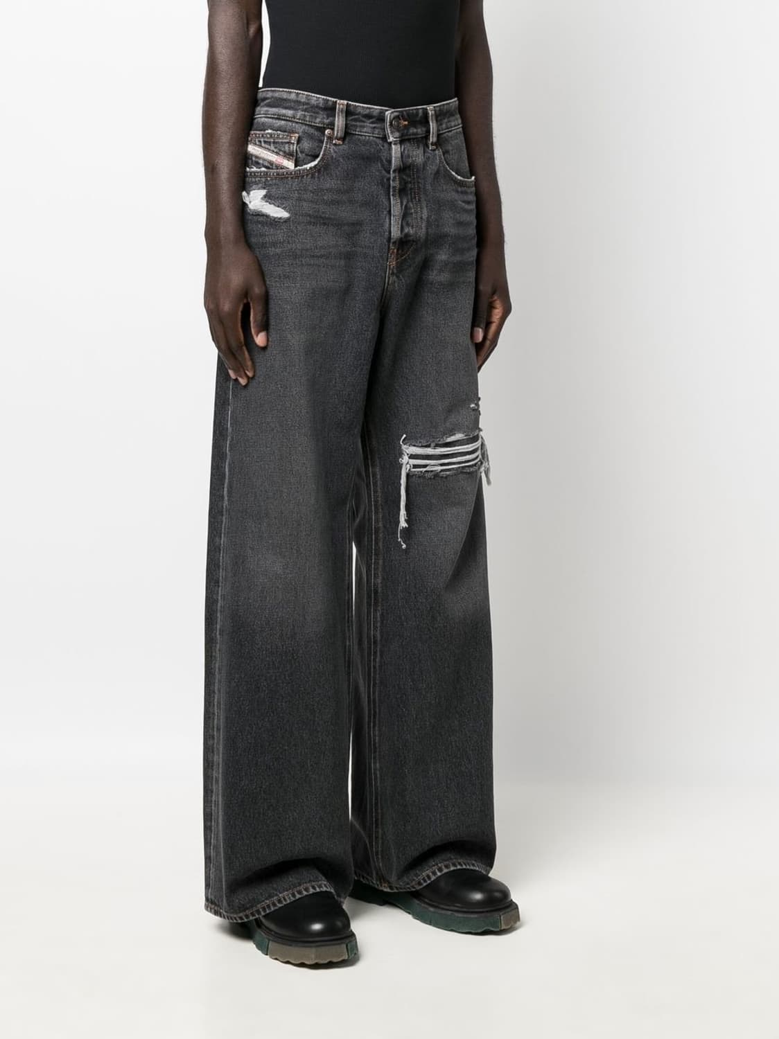 디젤 디라이즈 디스트레스드 스트레이트 진 상품이미지10