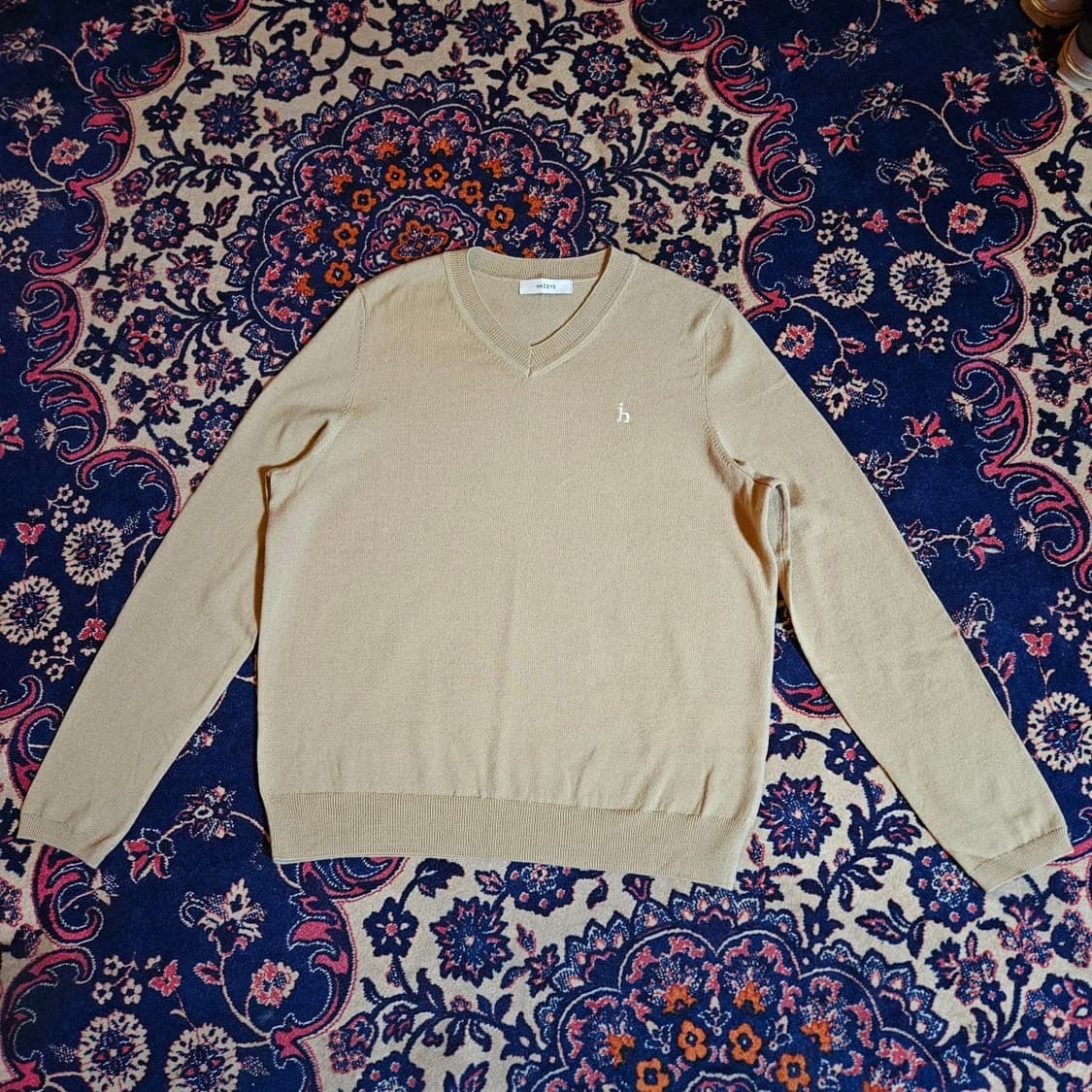 헤지스(HAZZYS) 24FW Wool 100% 브이넥 니트 상품이미지8