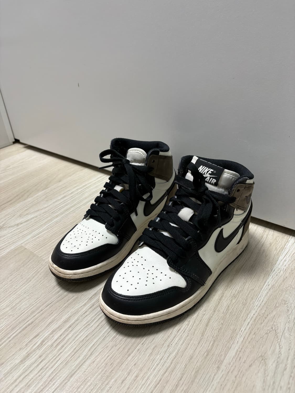 조던 1 레트로 하이 OG 블랙 모카 225 상품이미지5