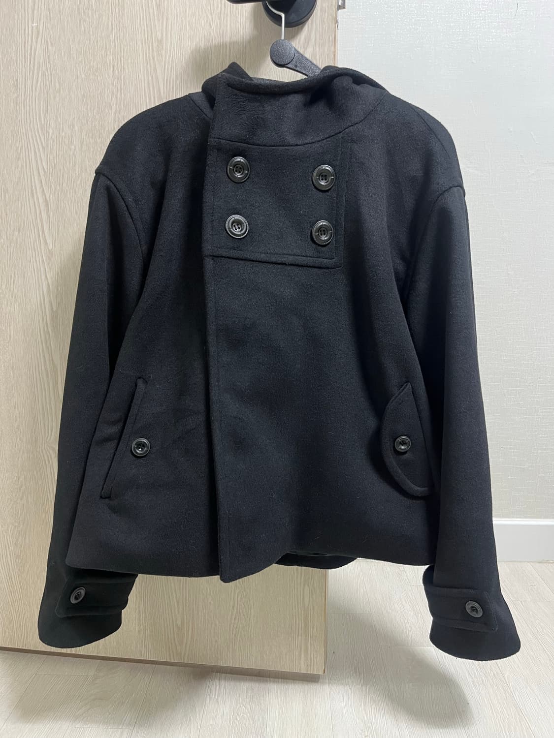 오피쉬 QUAD BUTTON SHORT COAT, BLACK 상품이미지1