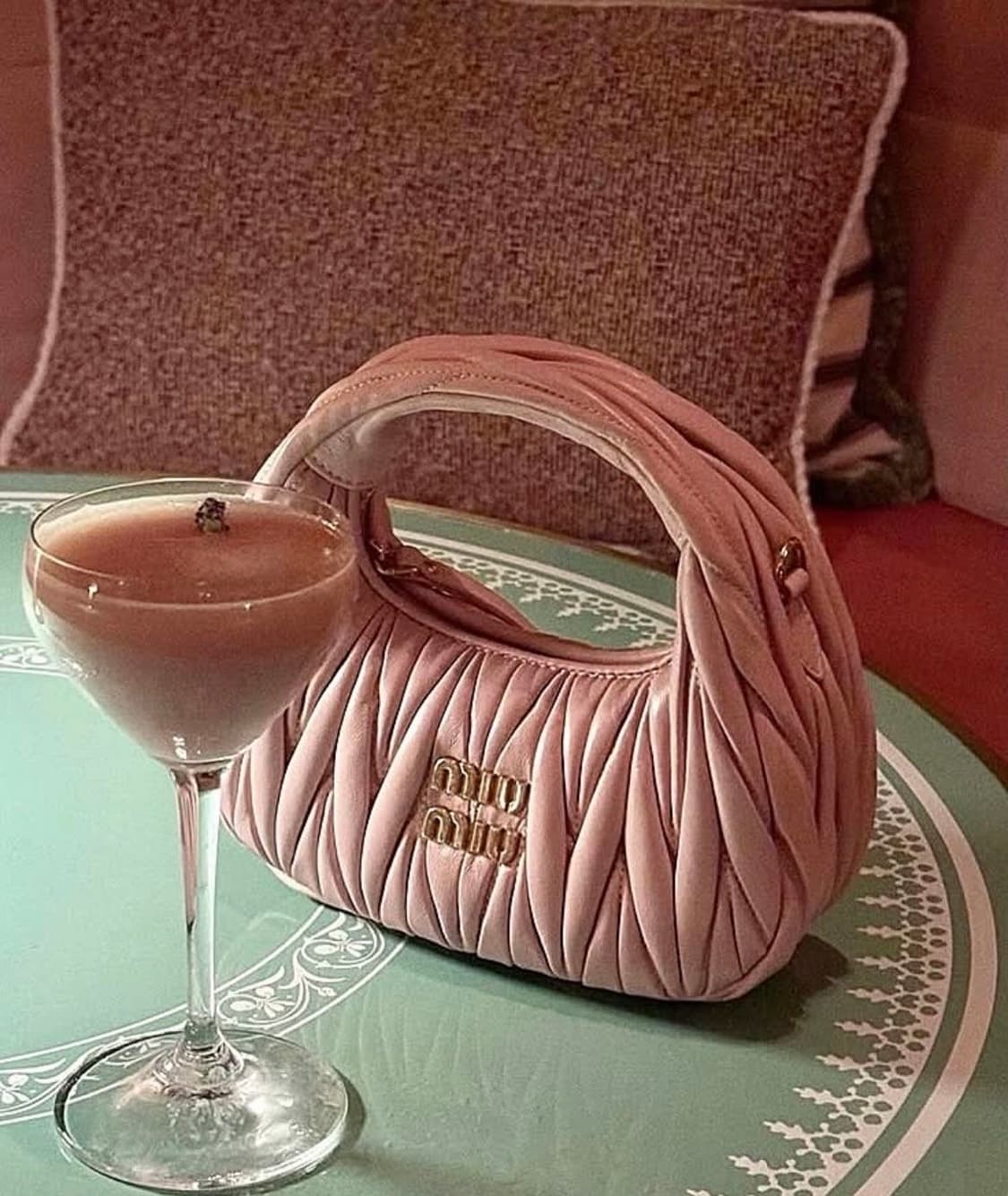 미우미우 완더백 마테라쎄 나파레더 호보백 미니 파우더핑크 5bp078 상품이미지6