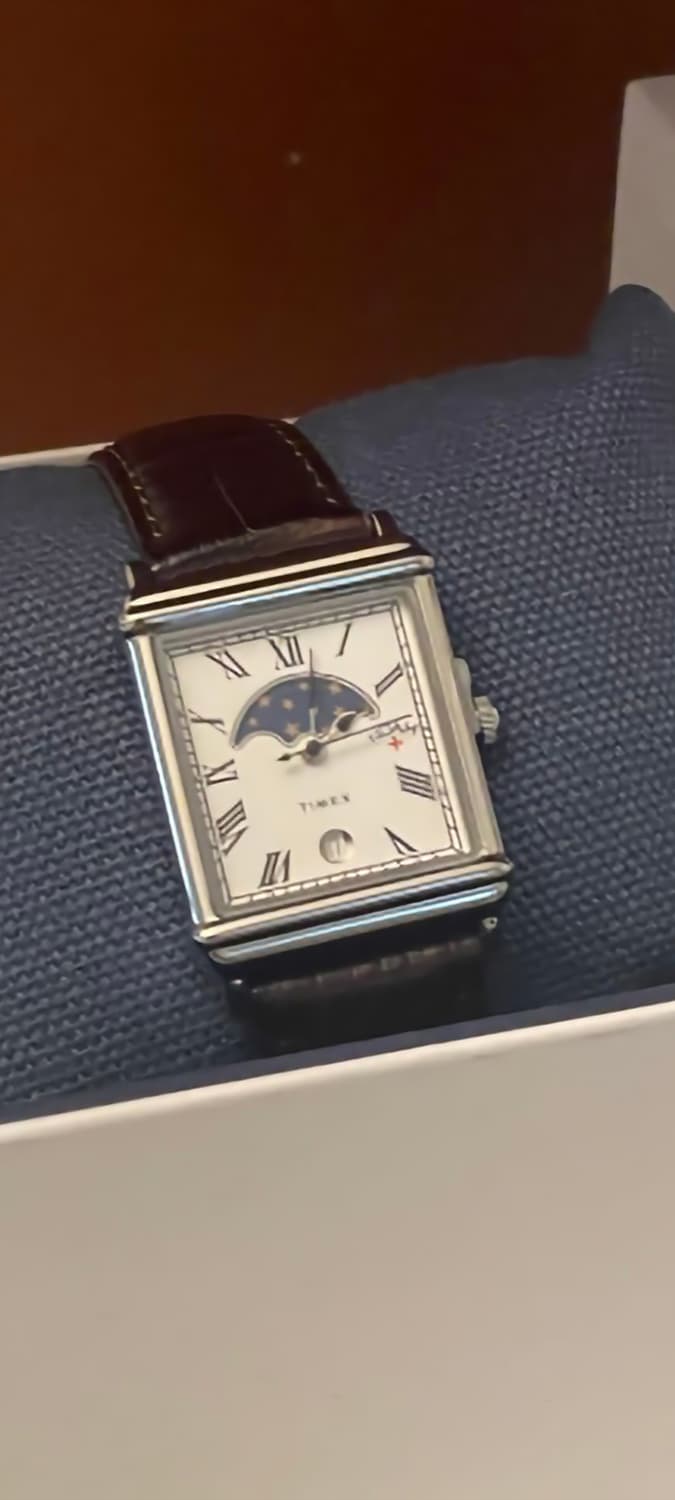 
(새상품)타이맥스 x 노아 문페이즈
브라운 가죽 시계
 상품이미지2