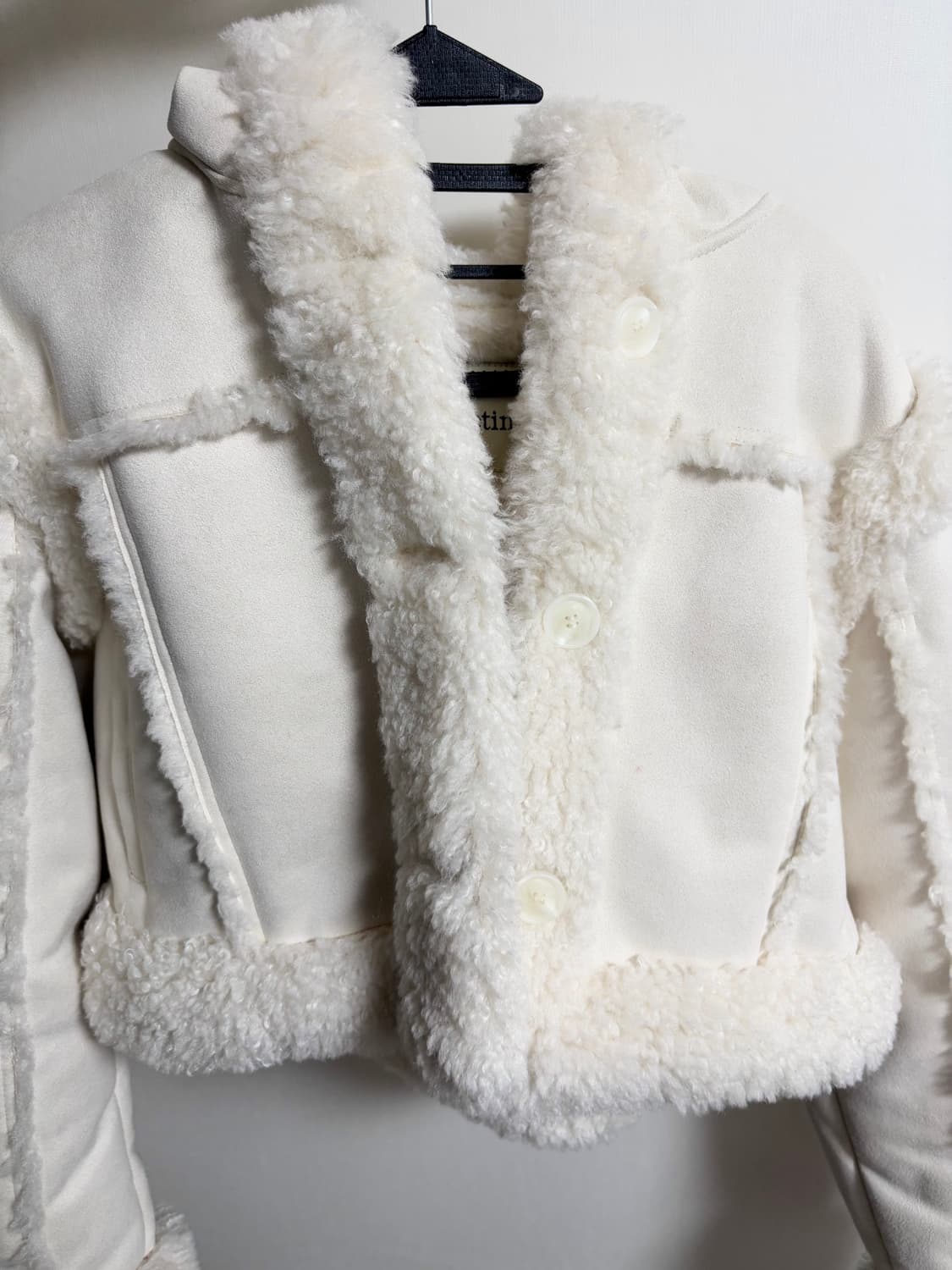 쓰리타임즈 버니퍼 무스탕 23fw 상품이미지2