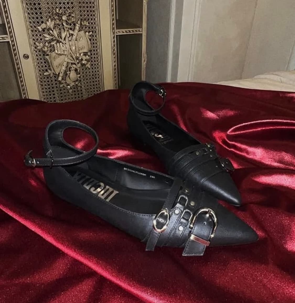 이크닉 스틸래토 플랫슈즈 255 상품이미지1