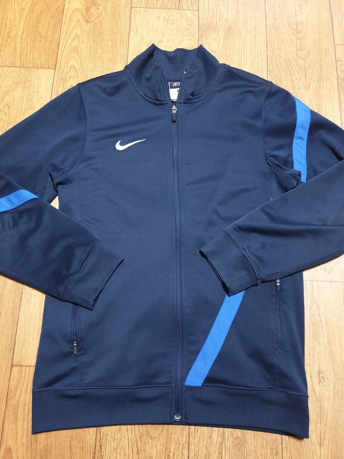 1108 나이키 운동복 집업 90 사이즈입니다 상품이미지2