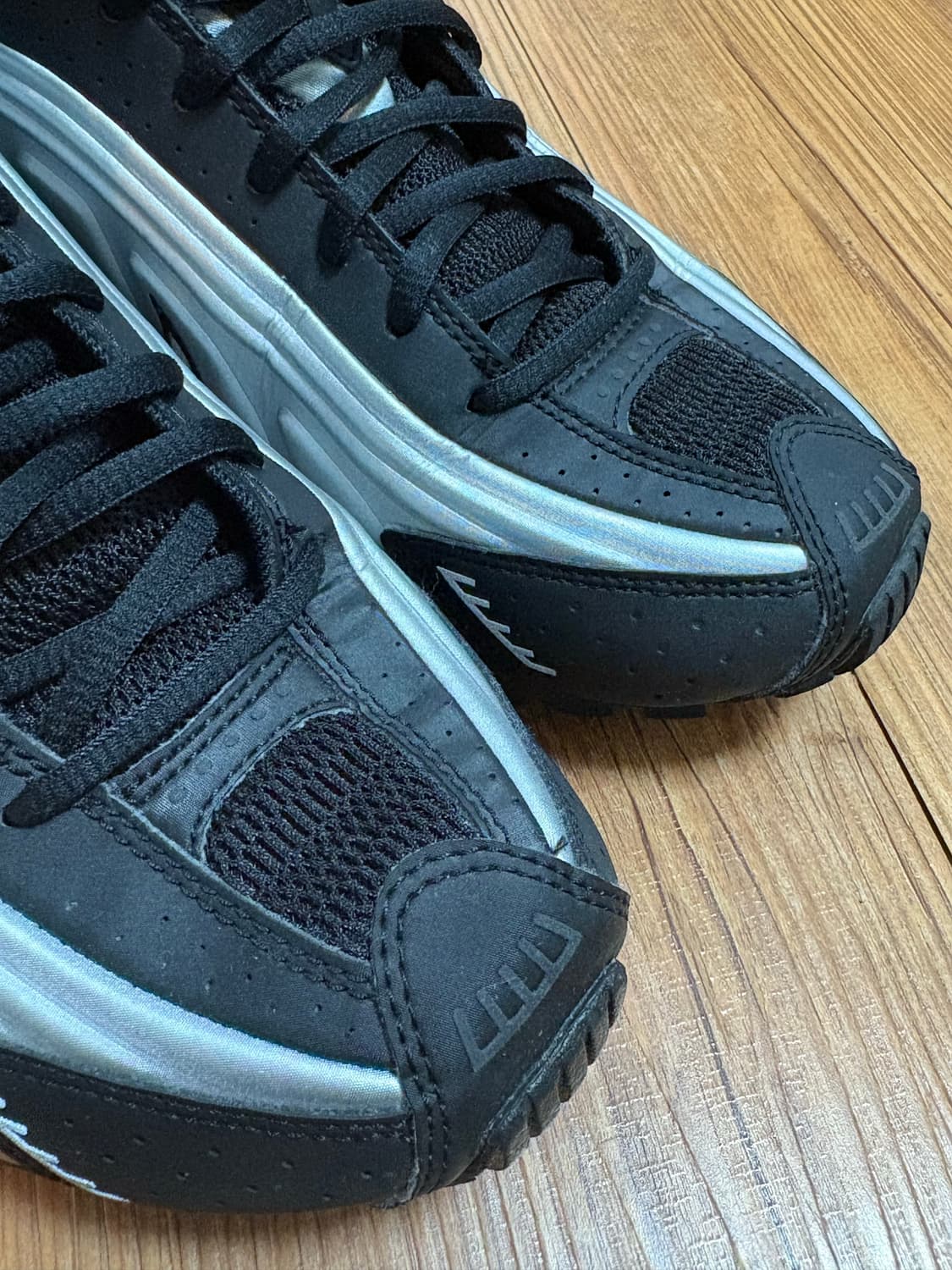 나이키 샥스 R4 메탈릭 실버 블랙 상품이미지3