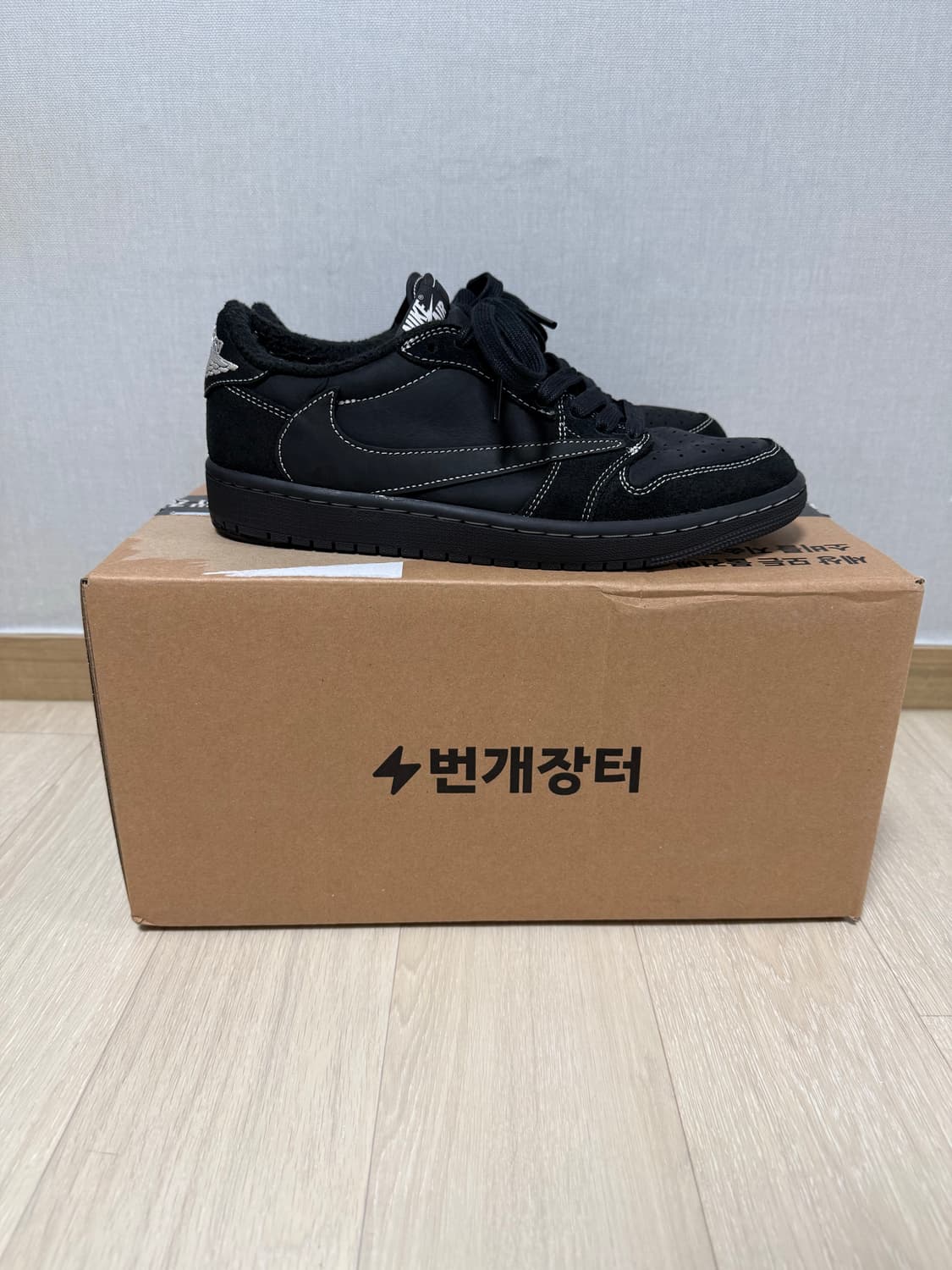 [260]조던1 트래비스스캇 블랙팬텀 상품이미지3