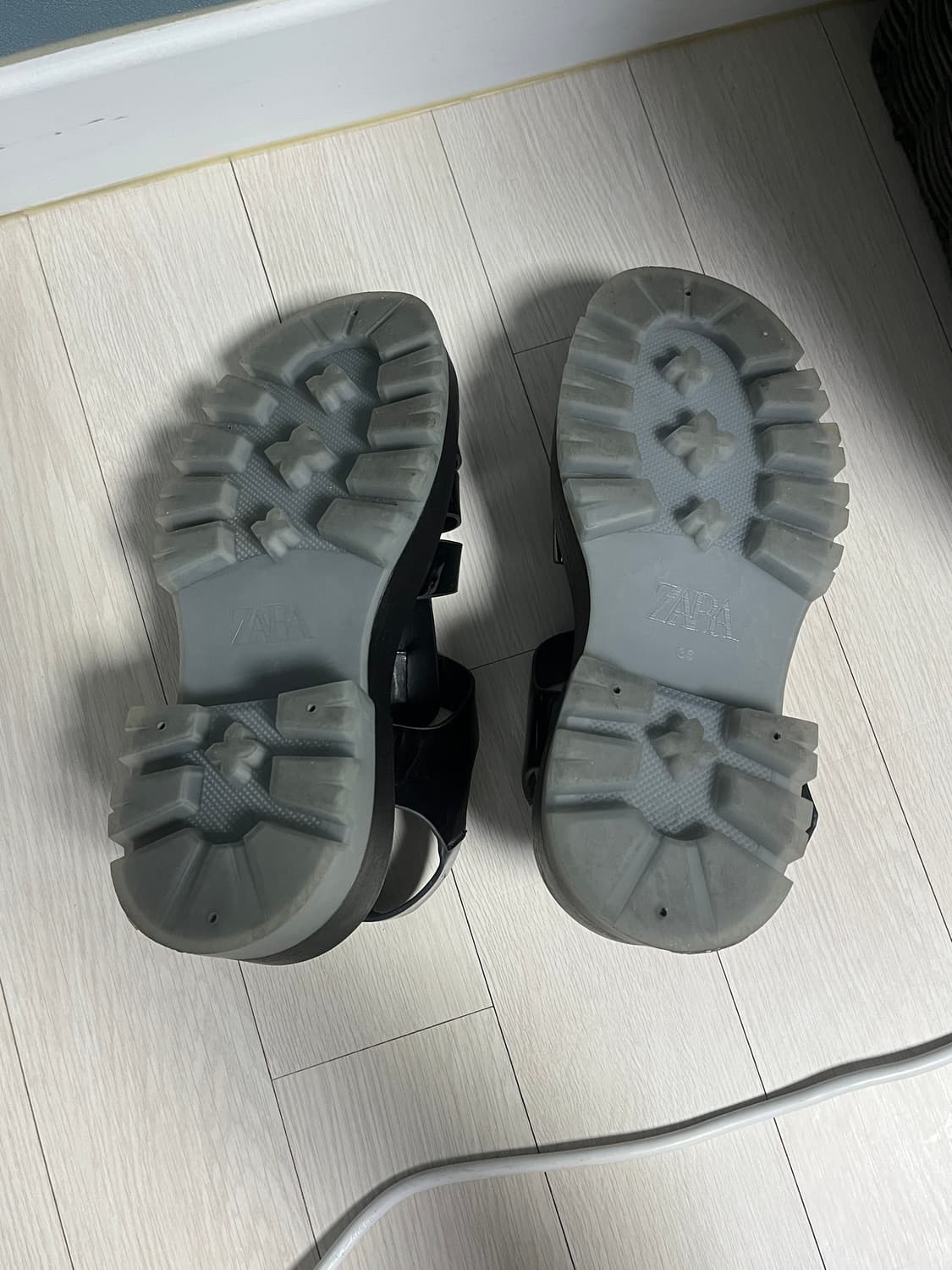 자라 버클 샌들 프라다스타일 36 230-235 상품이미지5