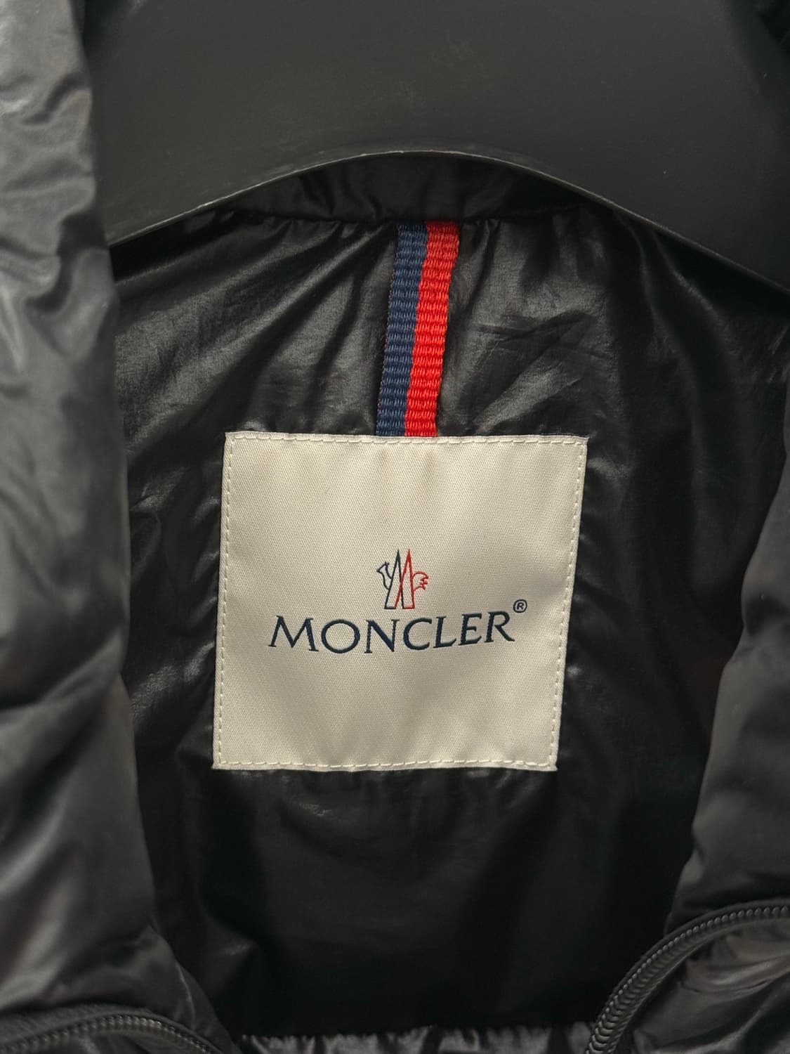 [4] 몽클레어 아우베 유광 조끼패딩 상품이미지4