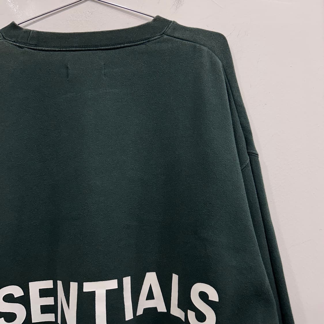 에센셜 백프린팅 헤비코튼 오버핏 기모 맨투맨 상품이미지1