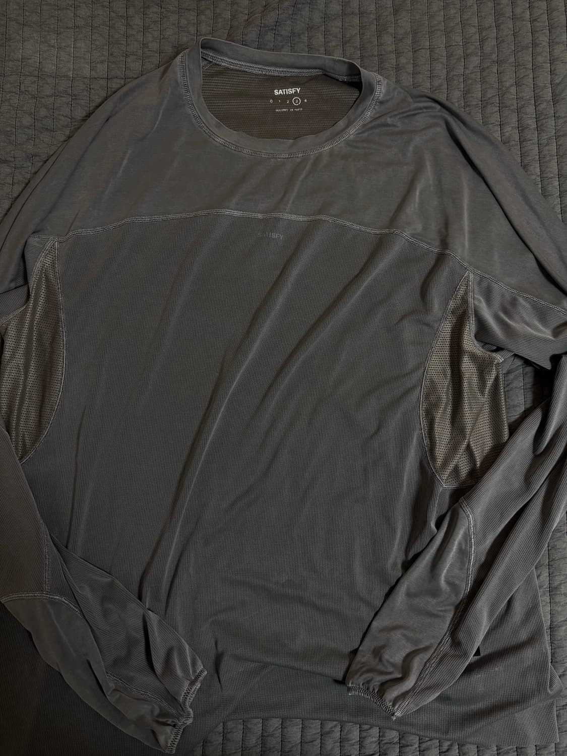 3 새티스파이 오라라이트 데저트셔츠 미네랄 그래파이트 상품이미지2