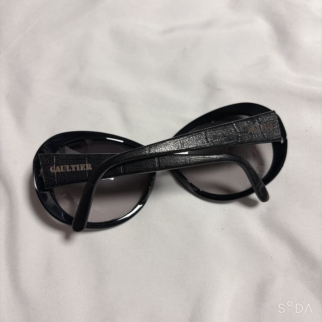 장폴고티에 블랙 선글라스 + 케이스 상품이미지3