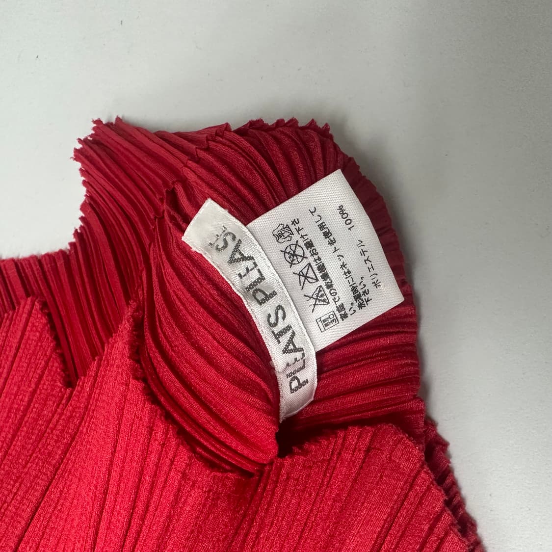 이세이미야케 플리츠플리즈 지그재그 헴 슬리브리스 탑 상품이미지8