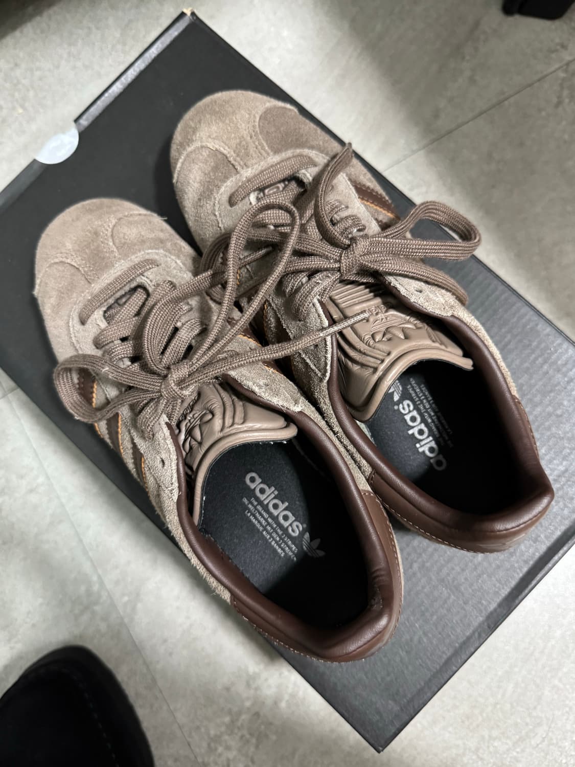 아디다스 가젤 어스 스트라타 브라운 검 225 상품이미지3