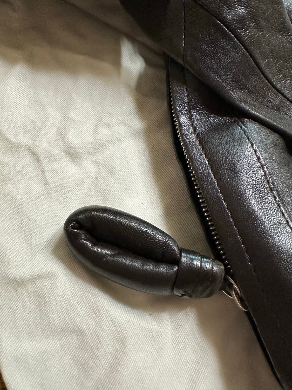 [L] 르메르 크루아상 나파 레더 백 다크 쵸콜렛 라지 상품이미지7